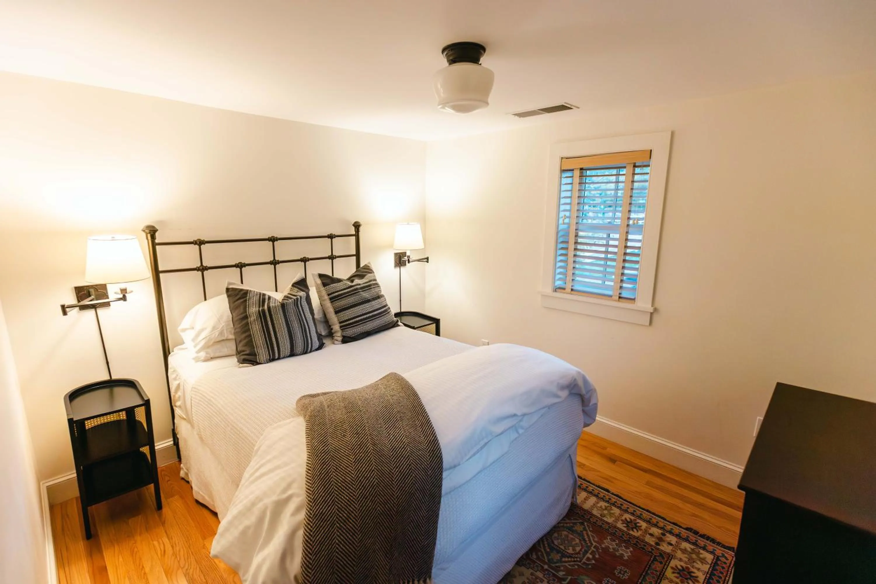 Bed in Hill Farm Inn - Manchester