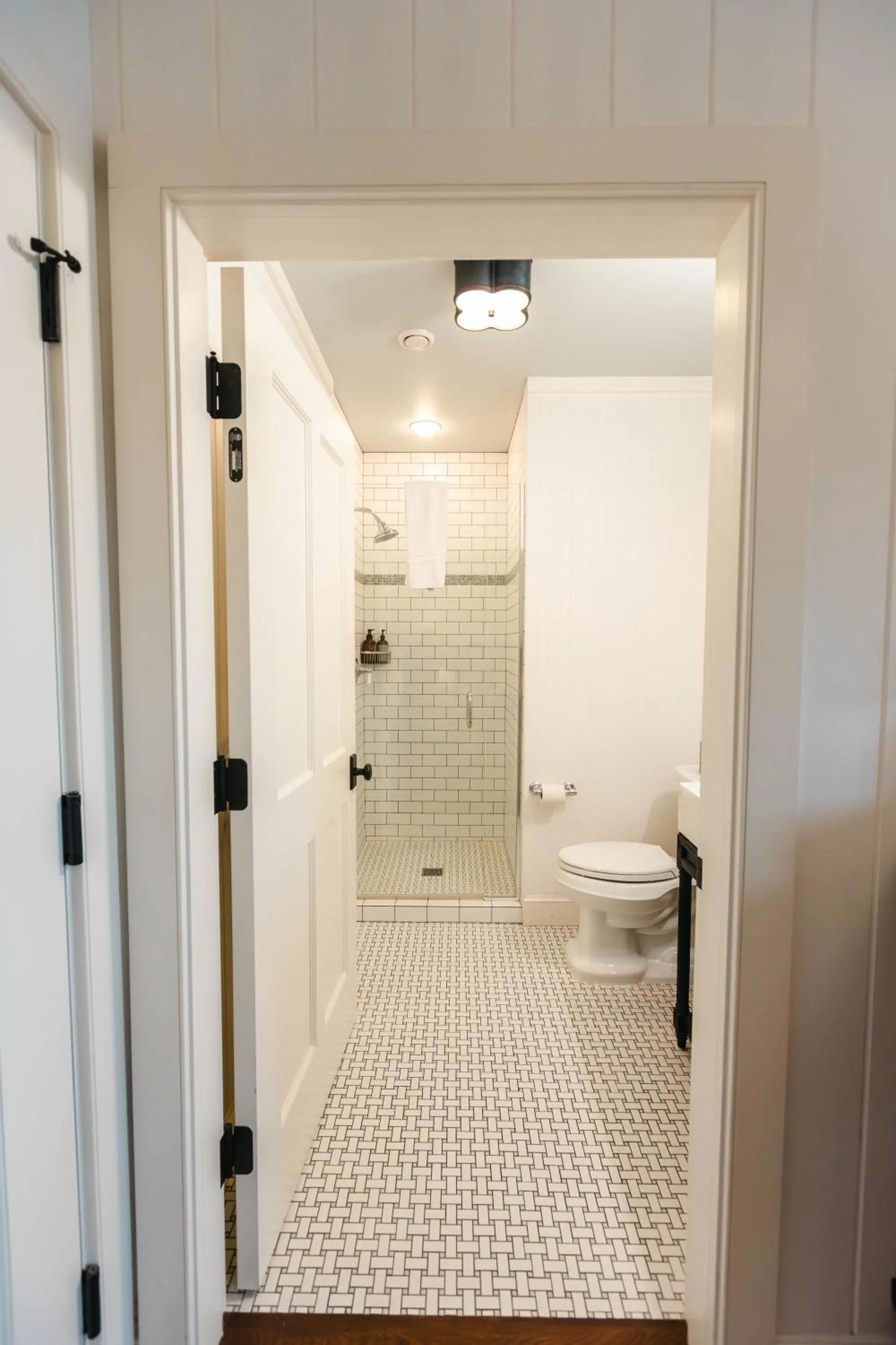 Shower in Hill Farm Inn - Manchester