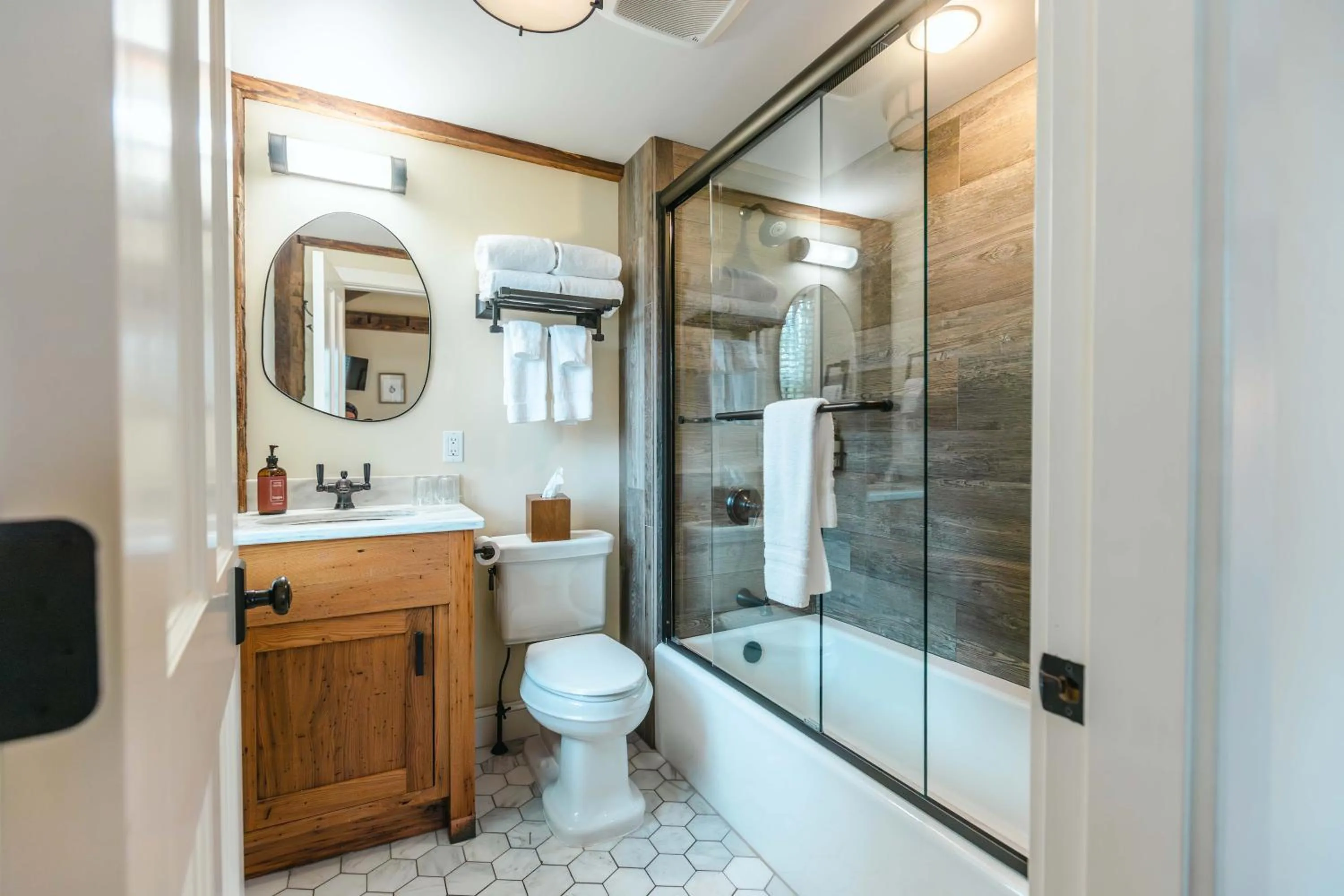 Bathroom in Hill Farm Inn - Manchester