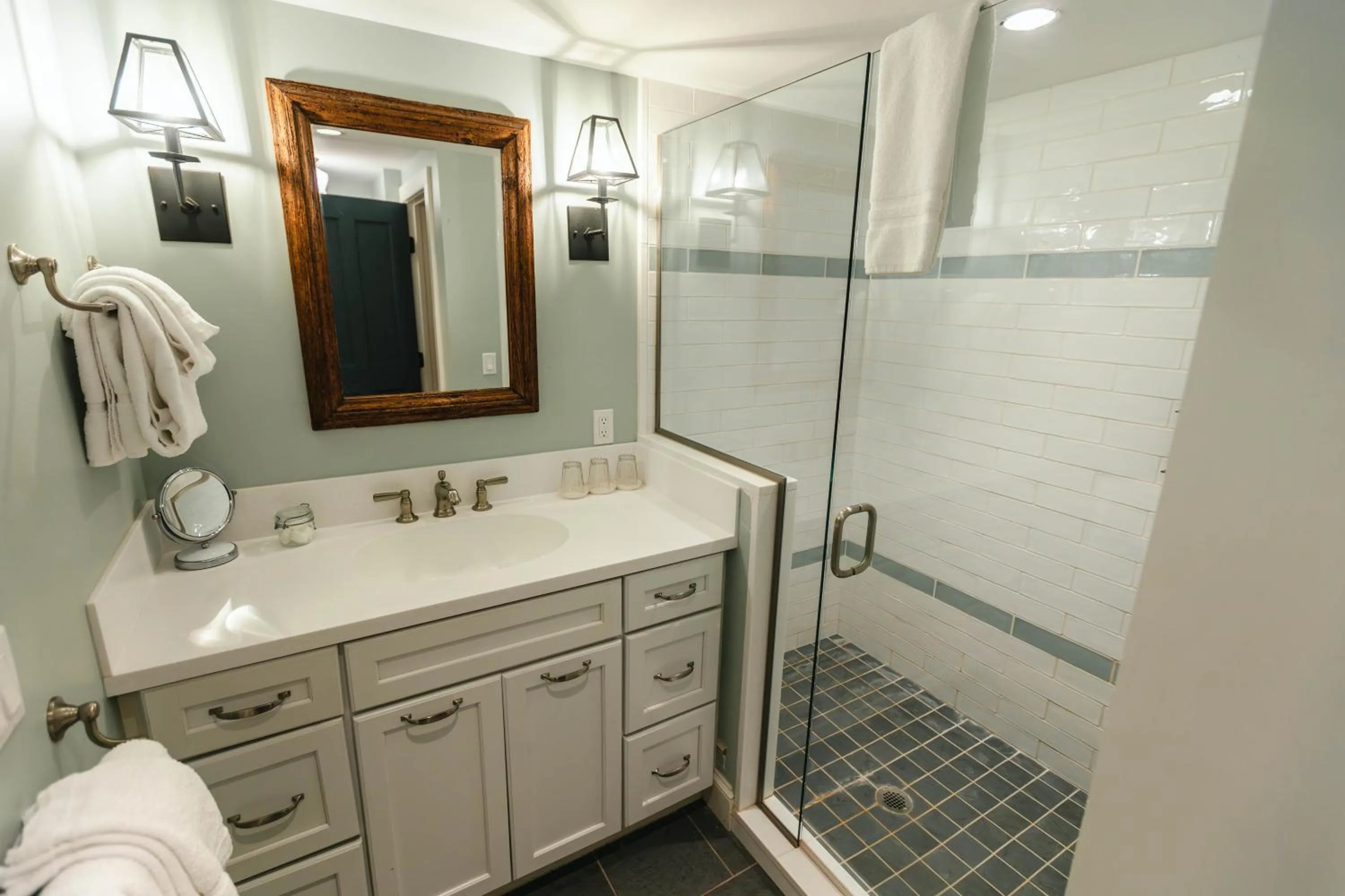 Hill Farm Inn - Manchester