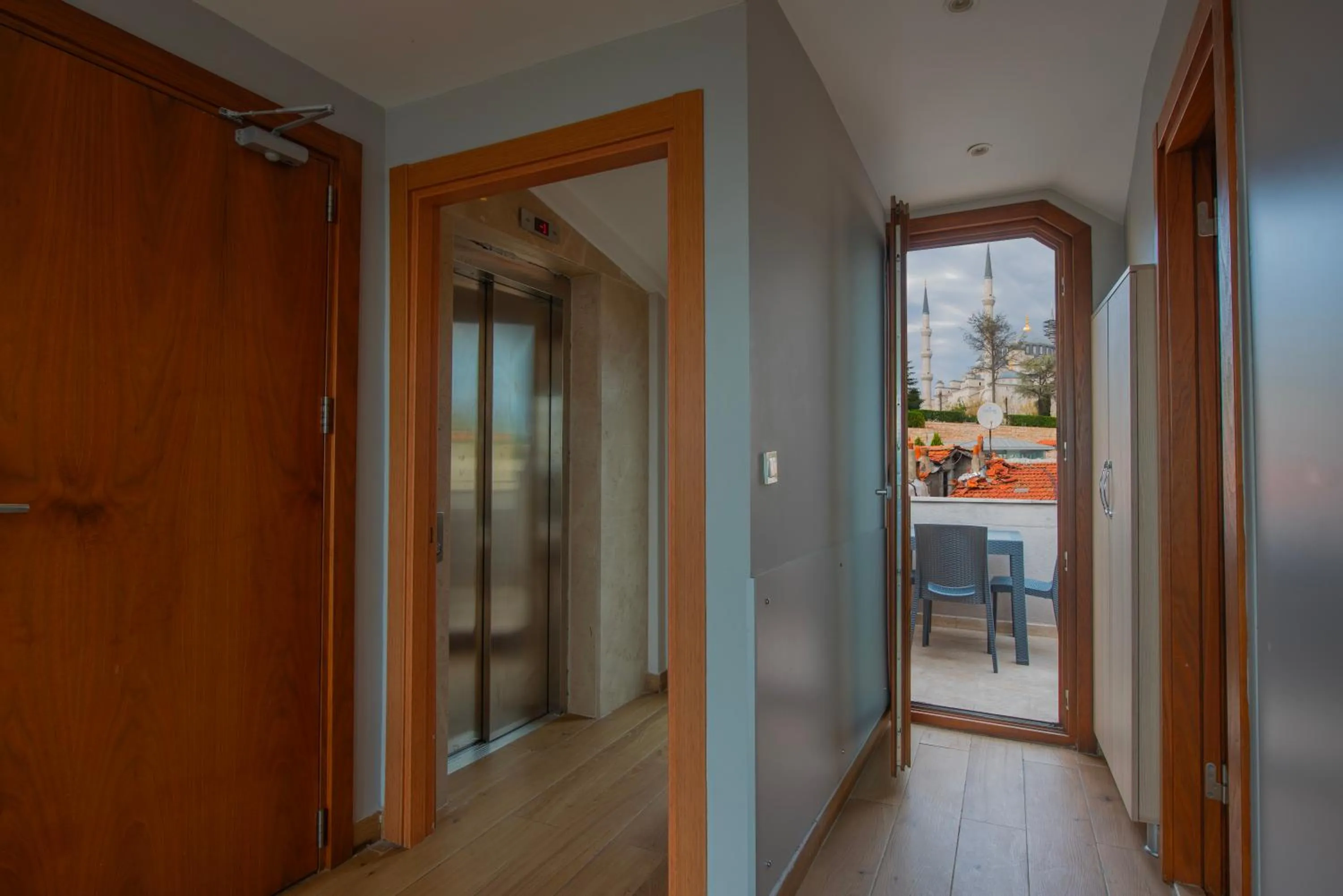 Photo of the whole room in Sur Hotel Sultanahmet