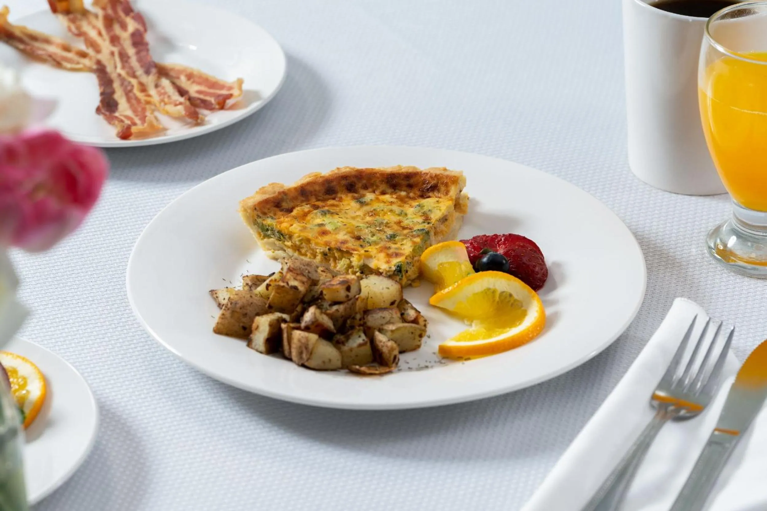 Breakfast in Magnolia Manor and Chapel