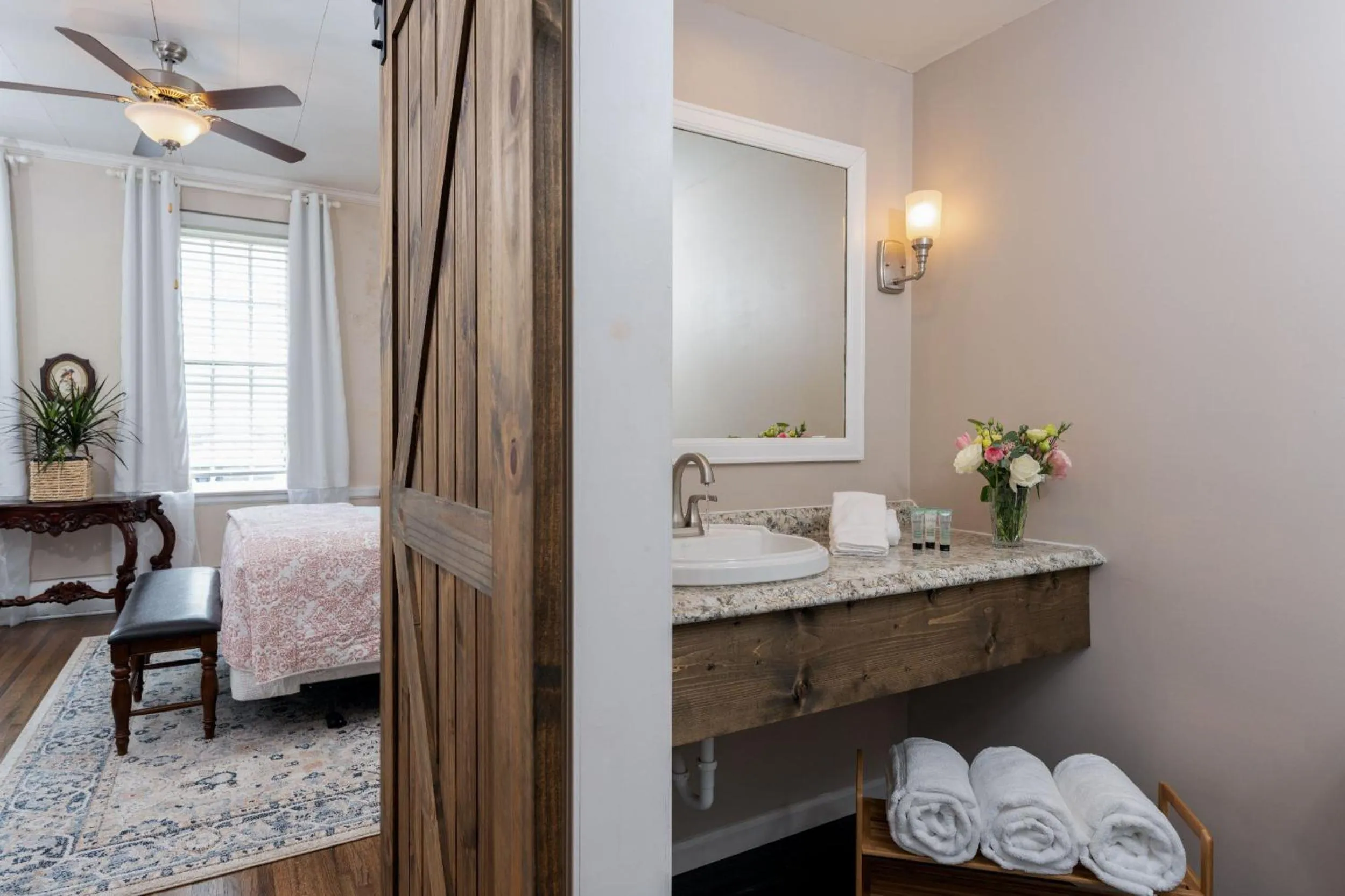 Bedroom, Bed in Magnolia Manor and Chapel