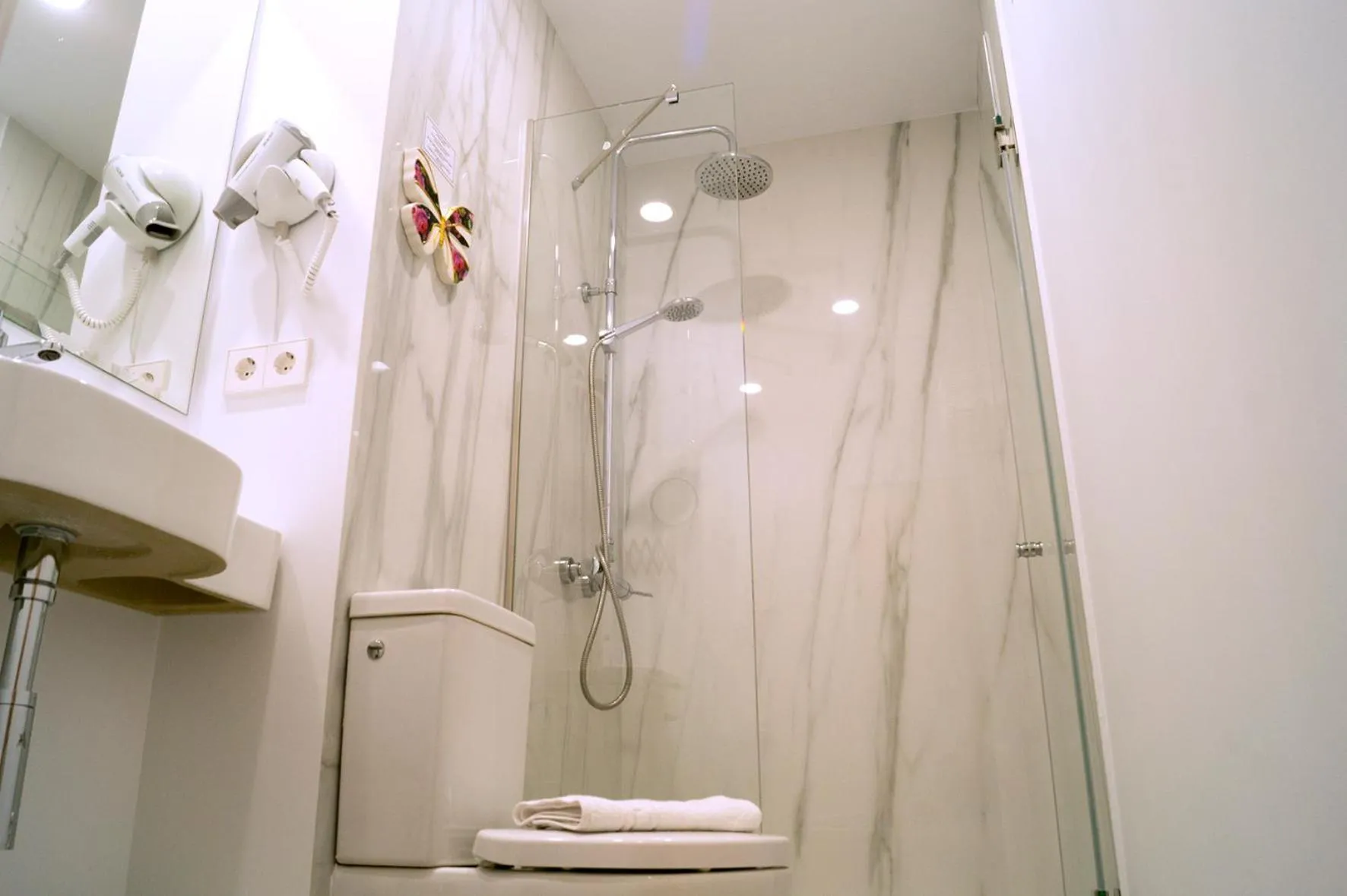 Bathroom in Chueca - Room Apartments