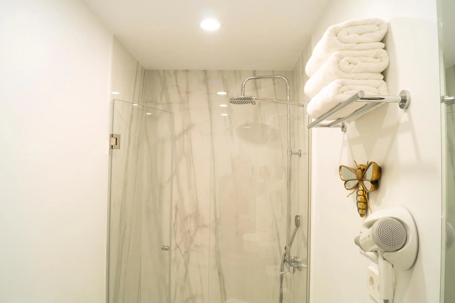Bathroom in Chueca - Room Apartments