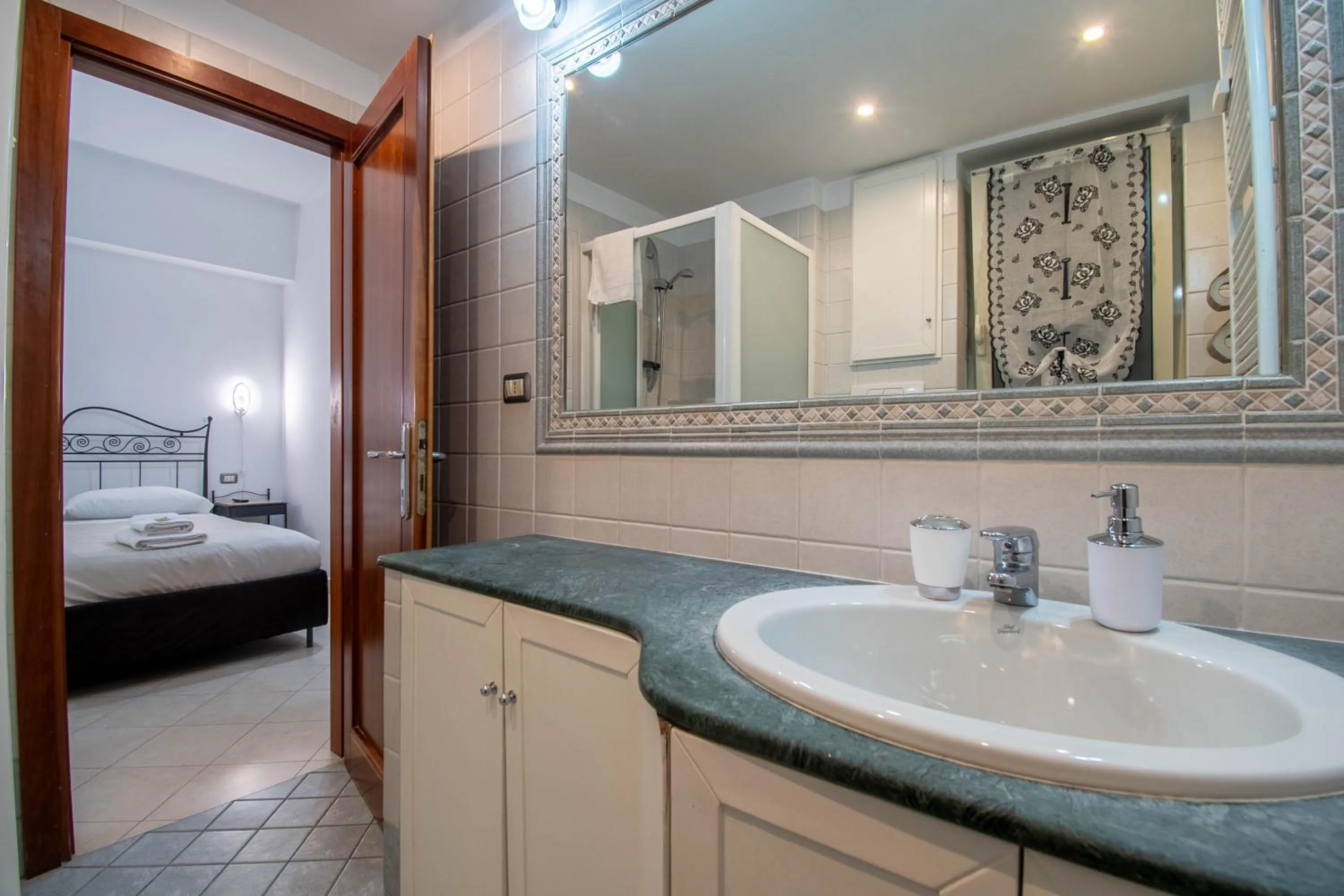 Bathroom, Bed in La Casa dei Sogni di Serena