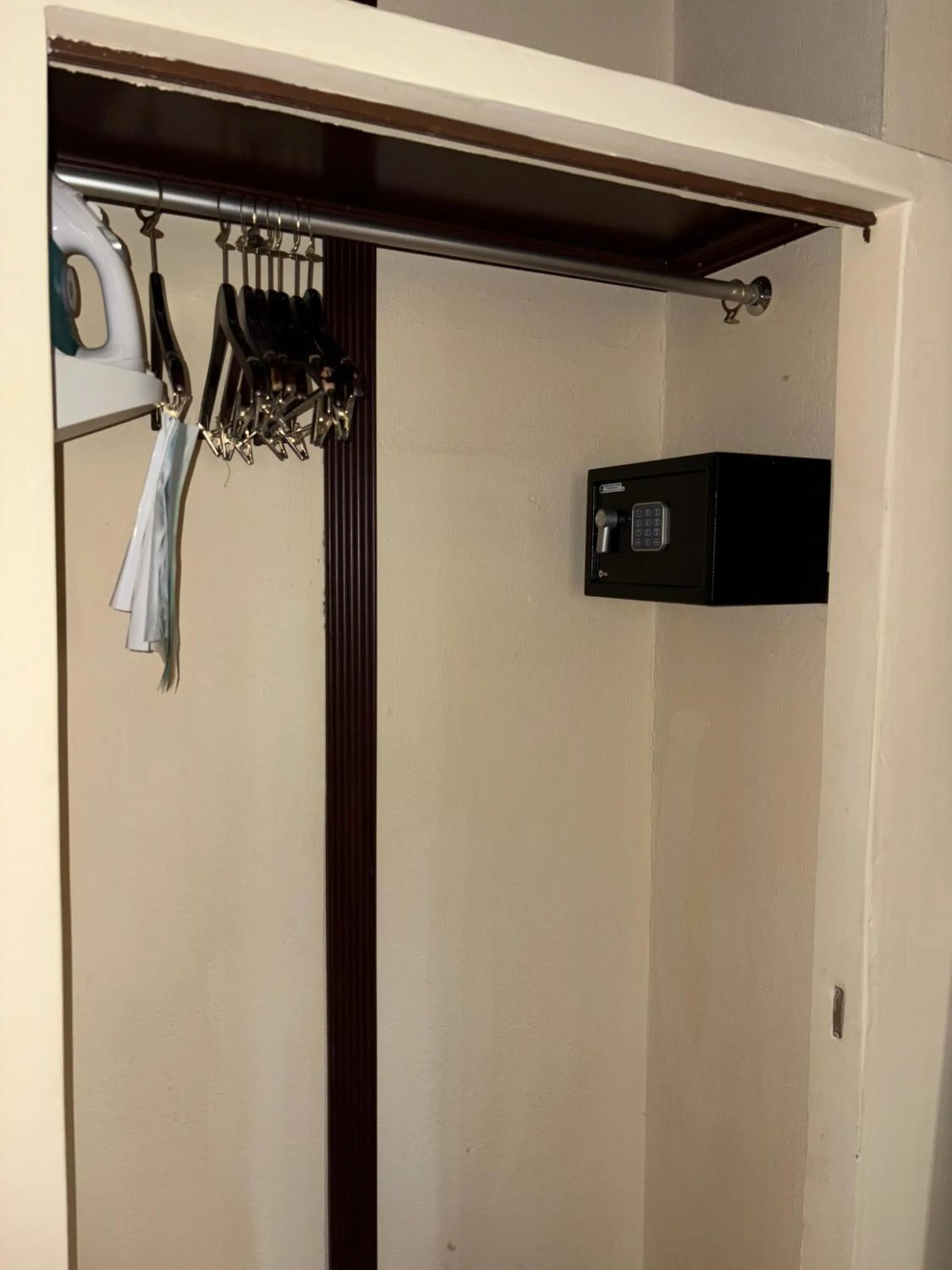 safe in FLORENCIA PLAZA HOTEL