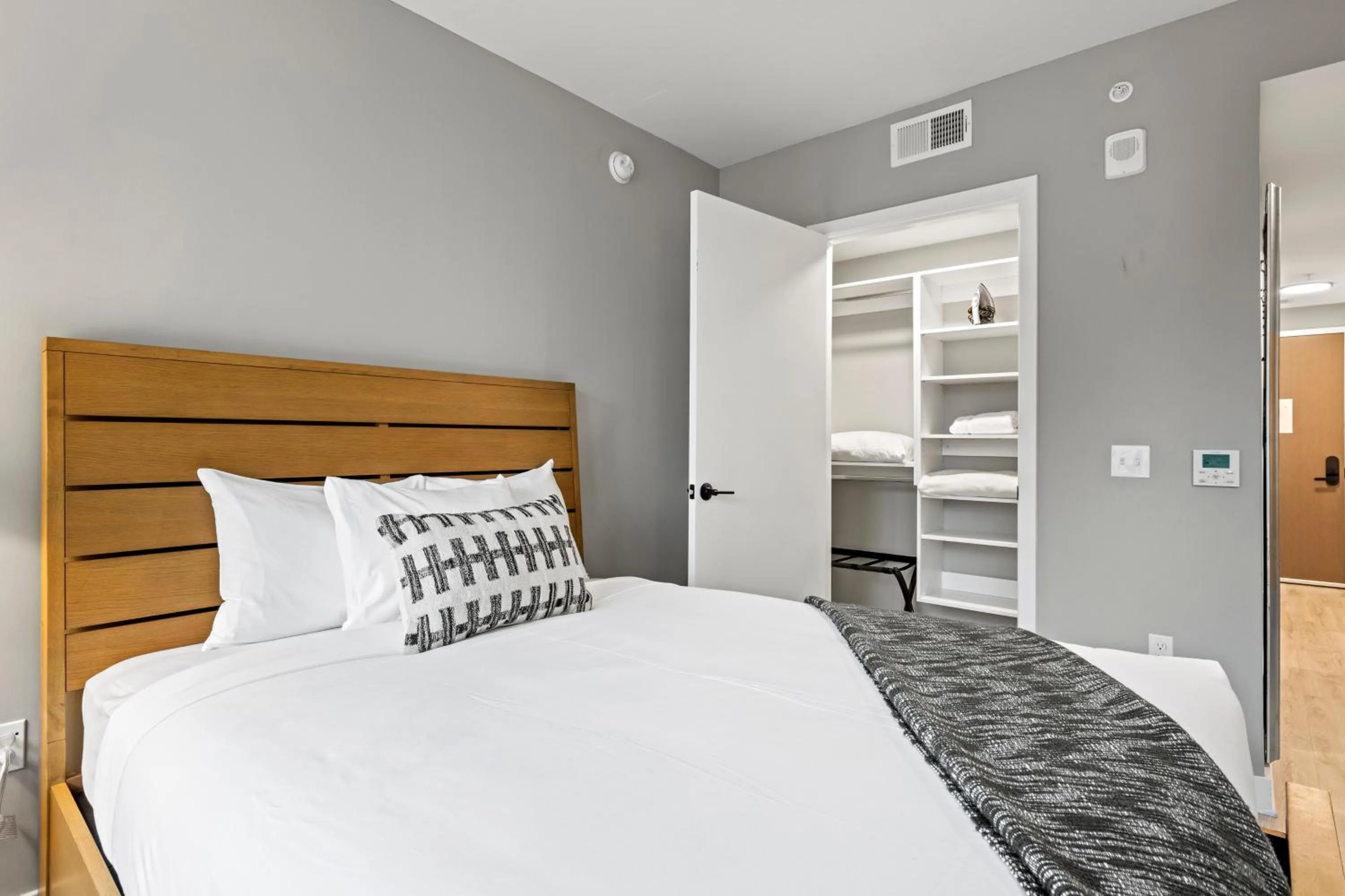 Bed in Coda on Half, a Placemakr Experience - Navy Yard