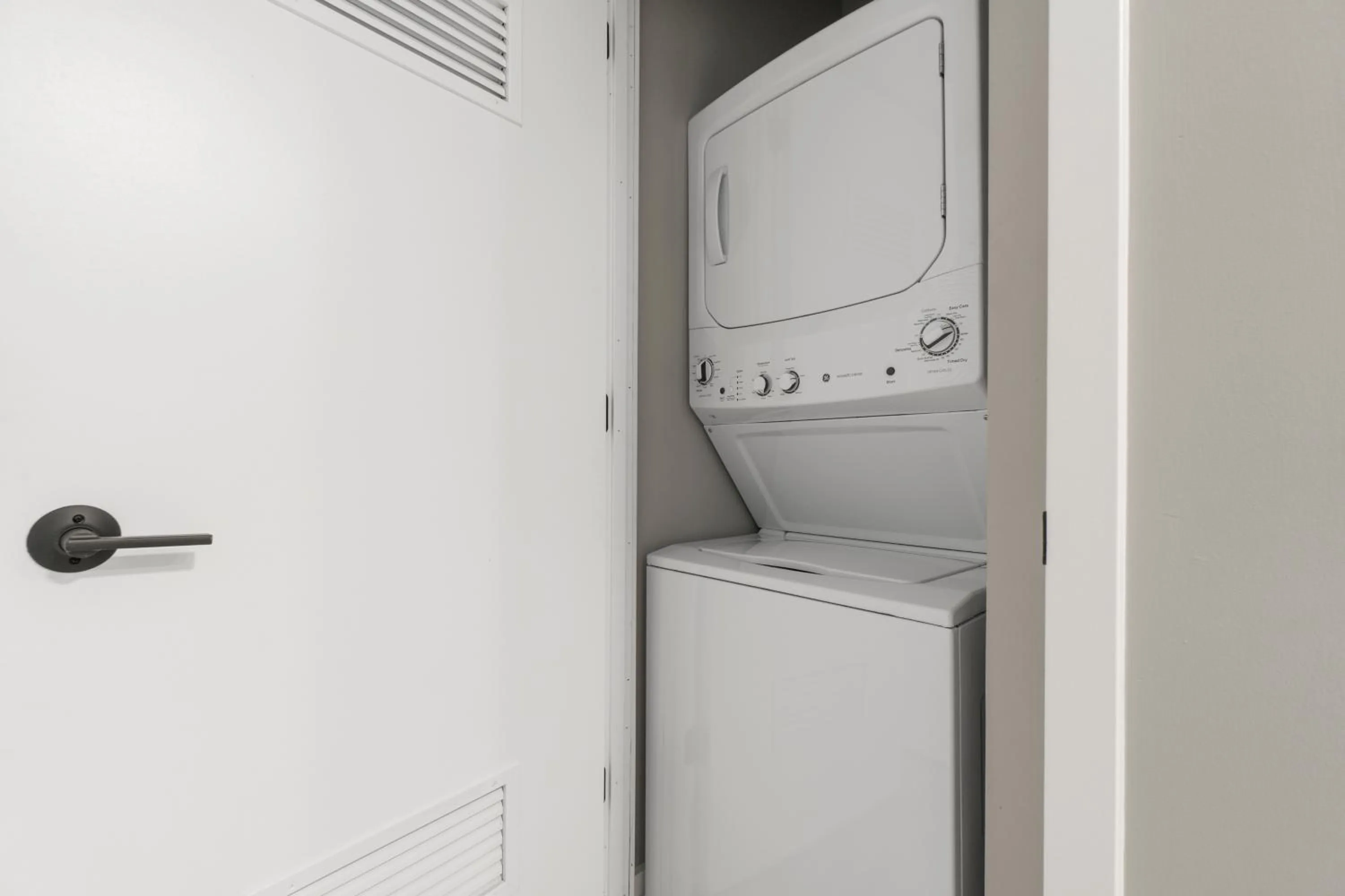 washing machine in Coda on Half, a Placemakr Experience - Navy Yard