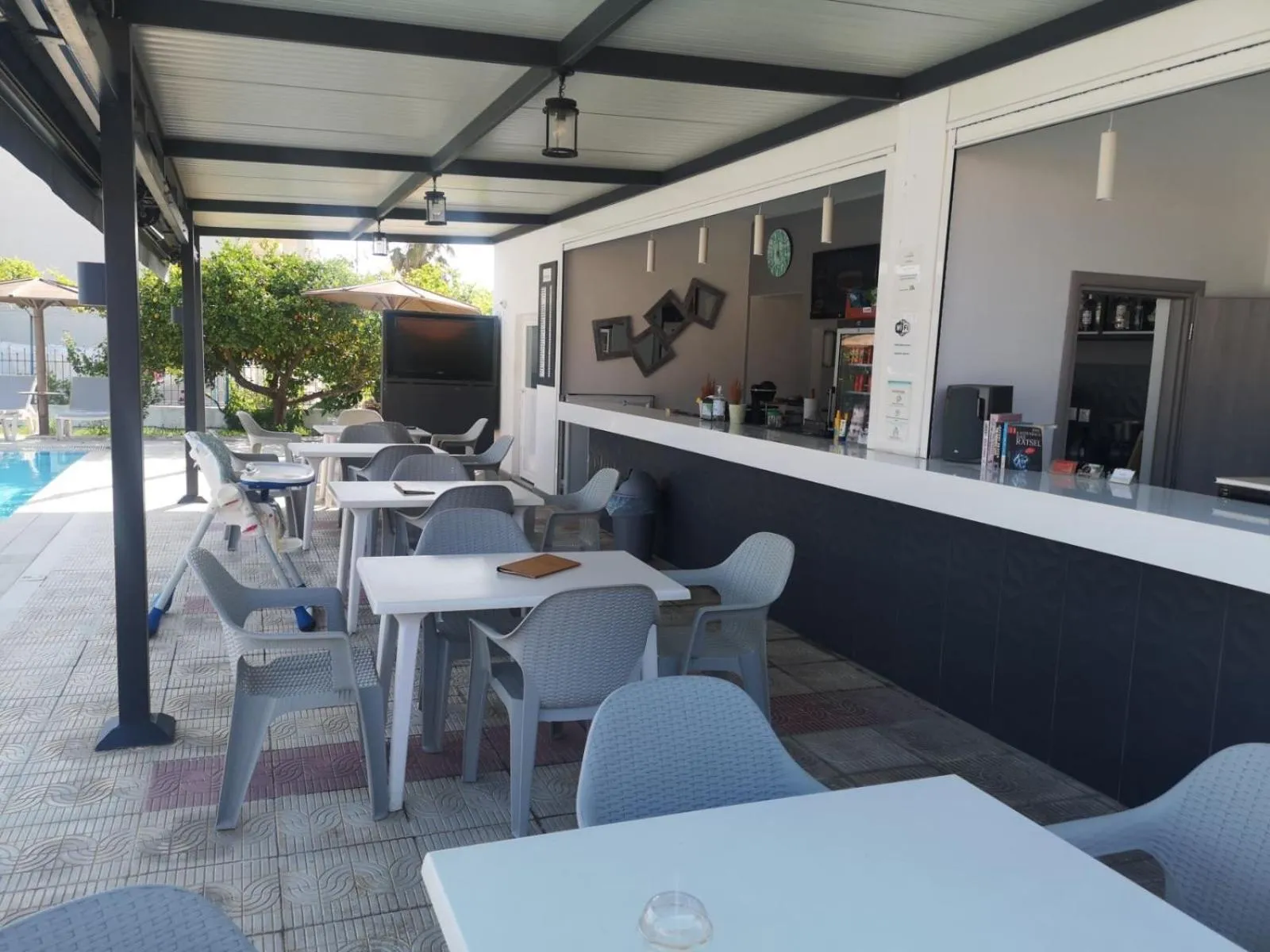 Lounge or bar in Golden Sun