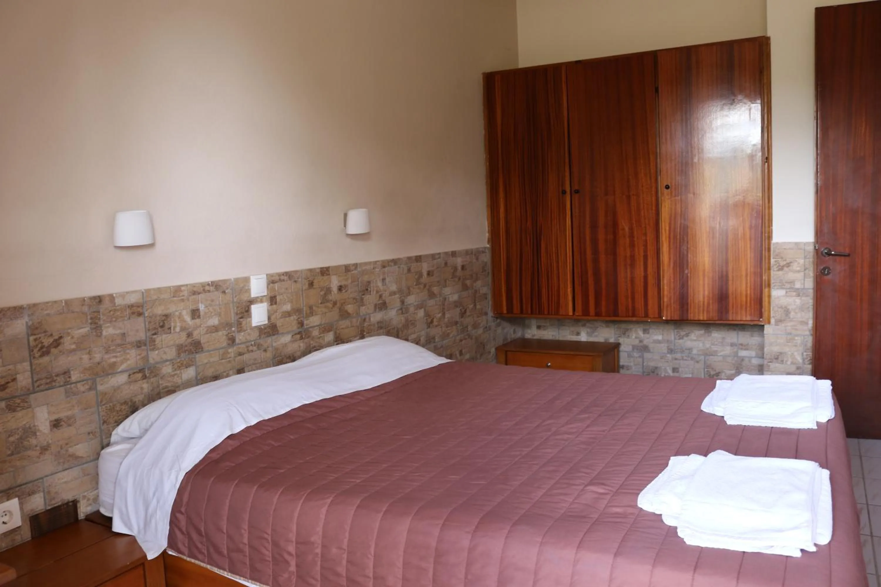 Photo of the whole room, Bed in Golden Sun