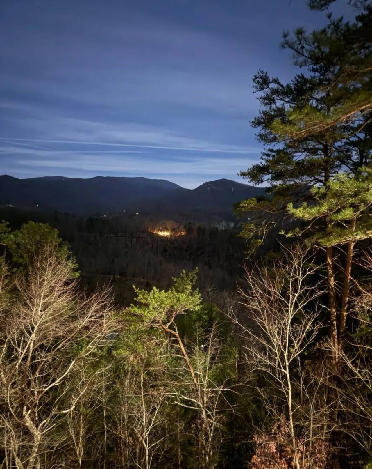 FREE Tickets-Mountain Ridge 2 King Bedrooms, Hot Tub, Mountain Views