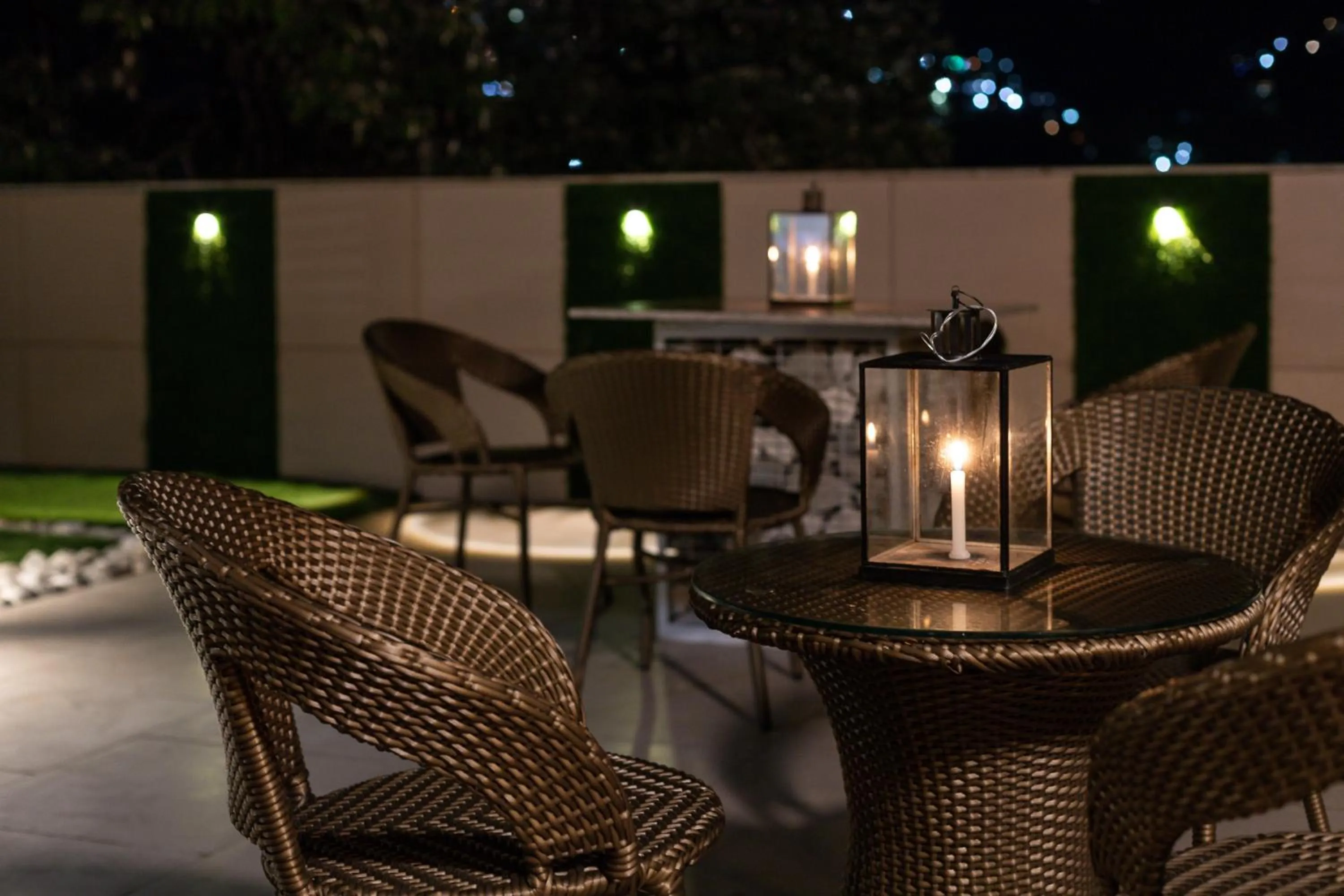 Restaurant/places to eat in Hotel LA Eden