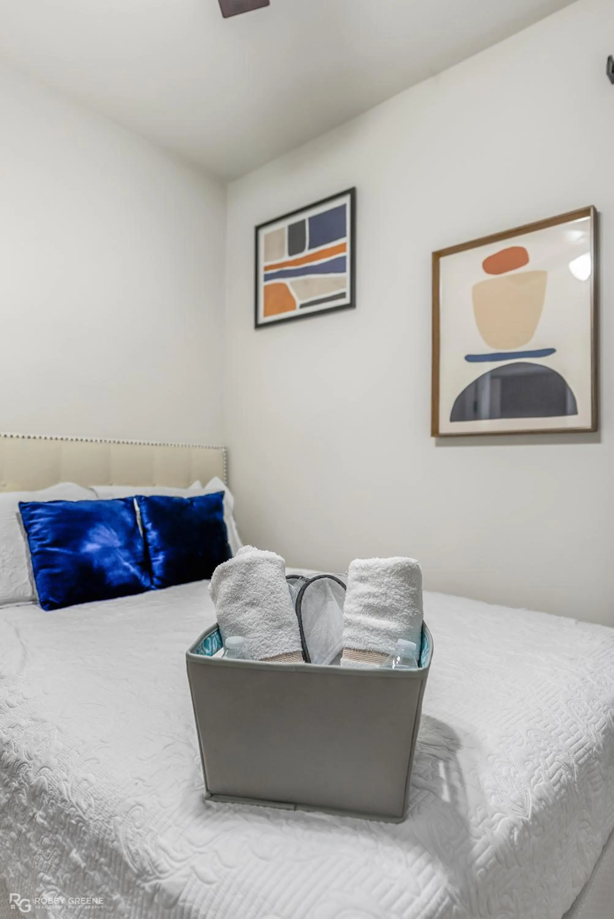 Bed in Boho Retreat! Home away from Home! Tv in Each Room