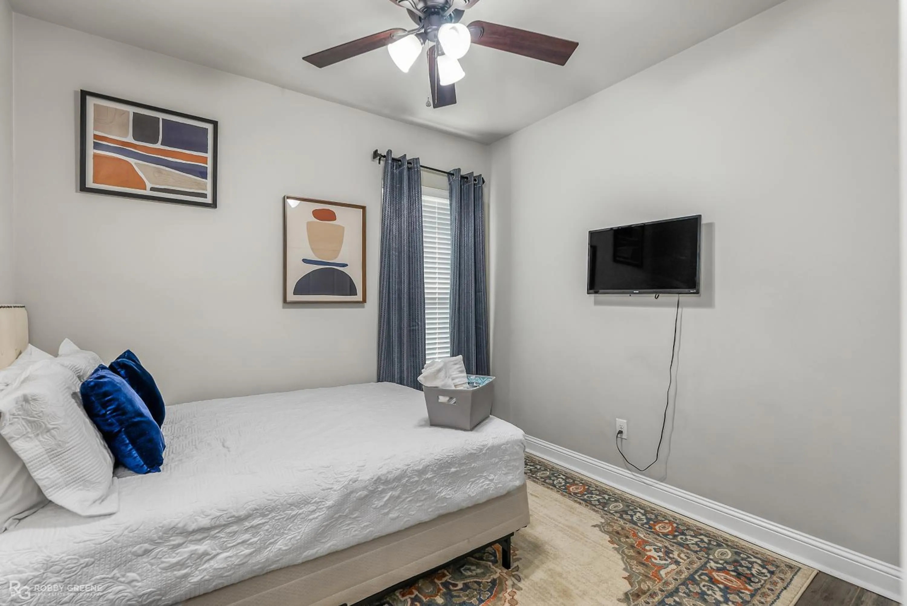 Bed in Boho Retreat! Home away from Home! Tv in Each Room