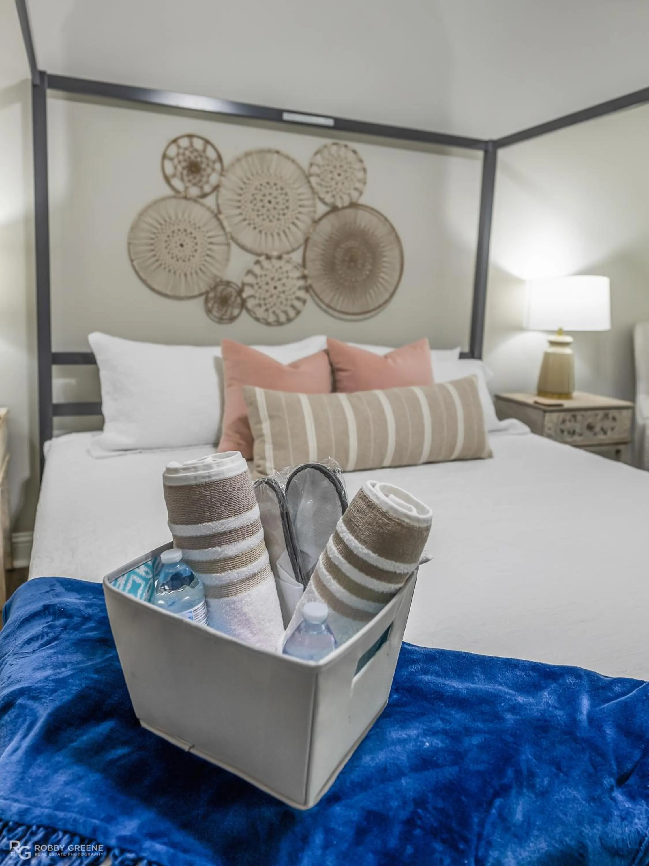 Bed in Boho Retreat! Home away from Home! Tv in Each Room