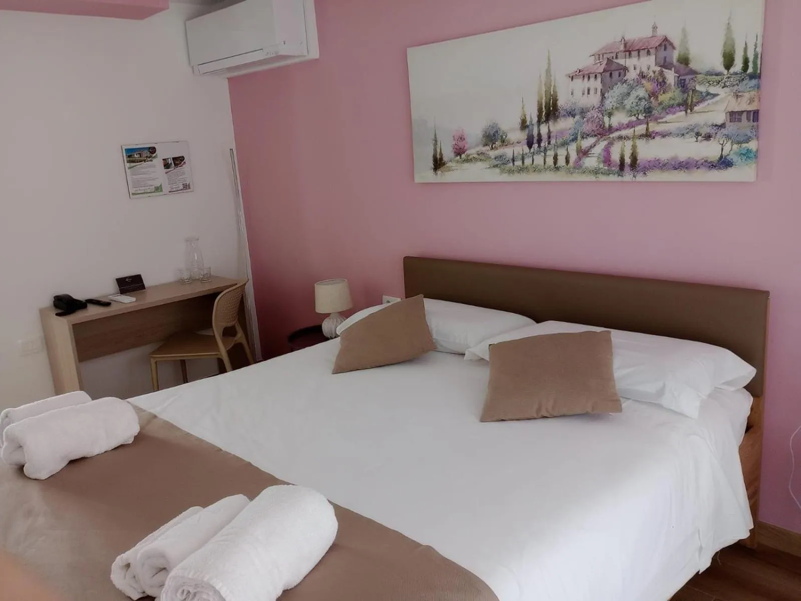 Photo of the whole room, Bed in Shamarè Resort ****