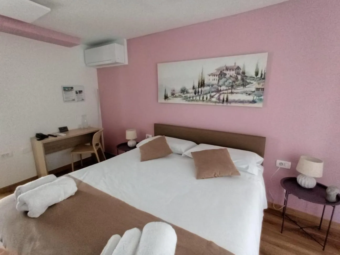 Photo of the whole room, Bed in Shamarè Resort ****