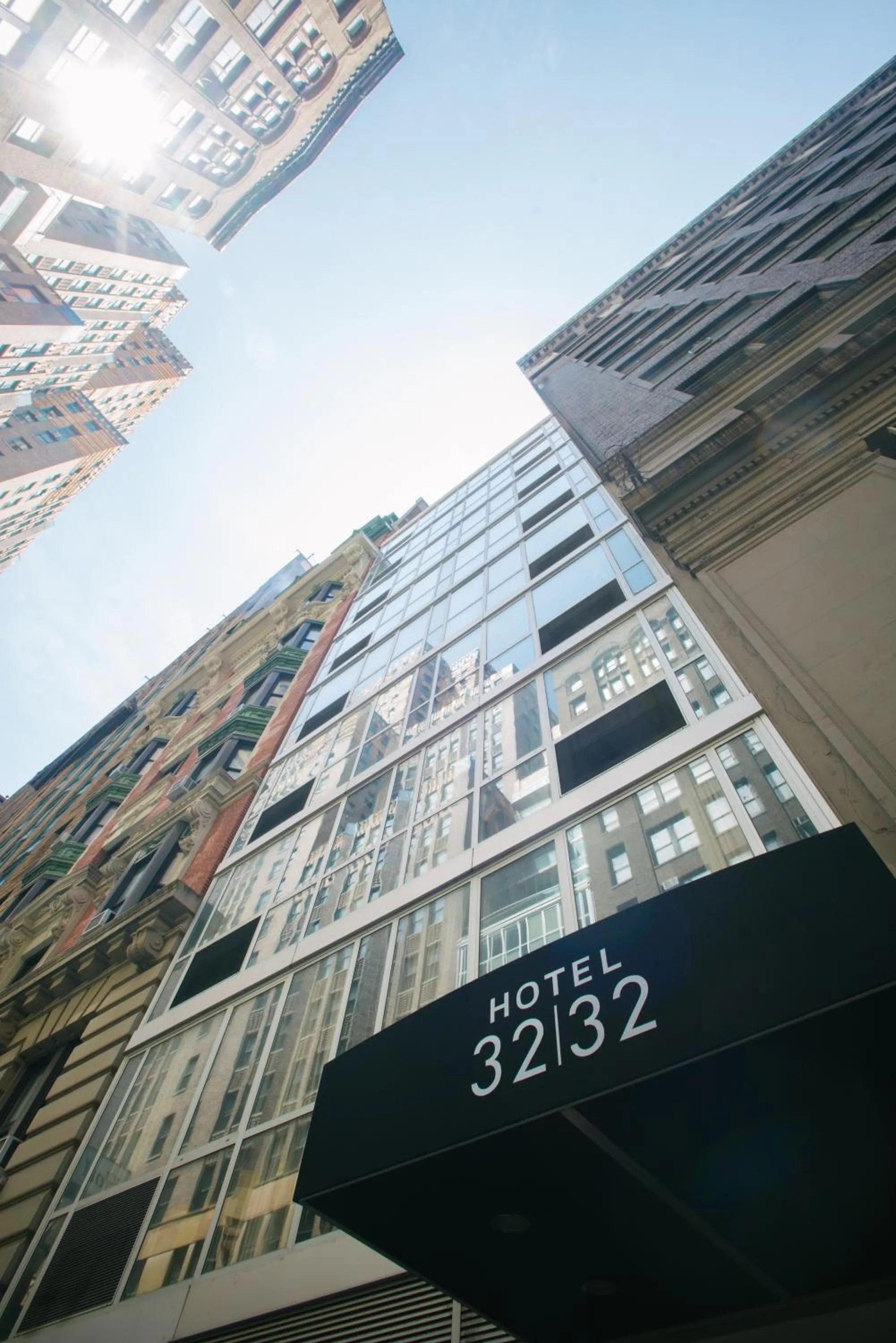 Facade/entrance in Hotel 32 32