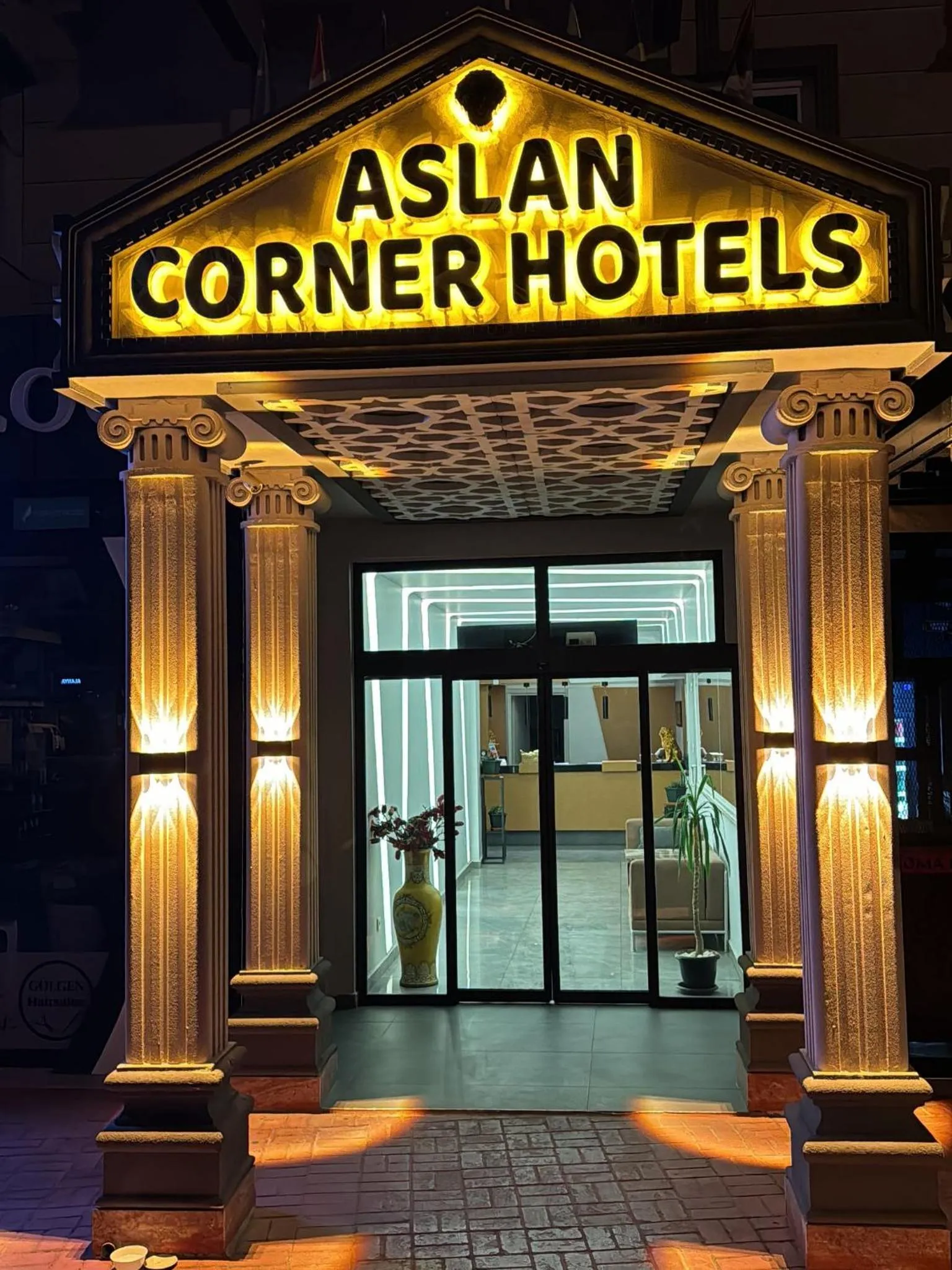 Aslan Corner Hotel