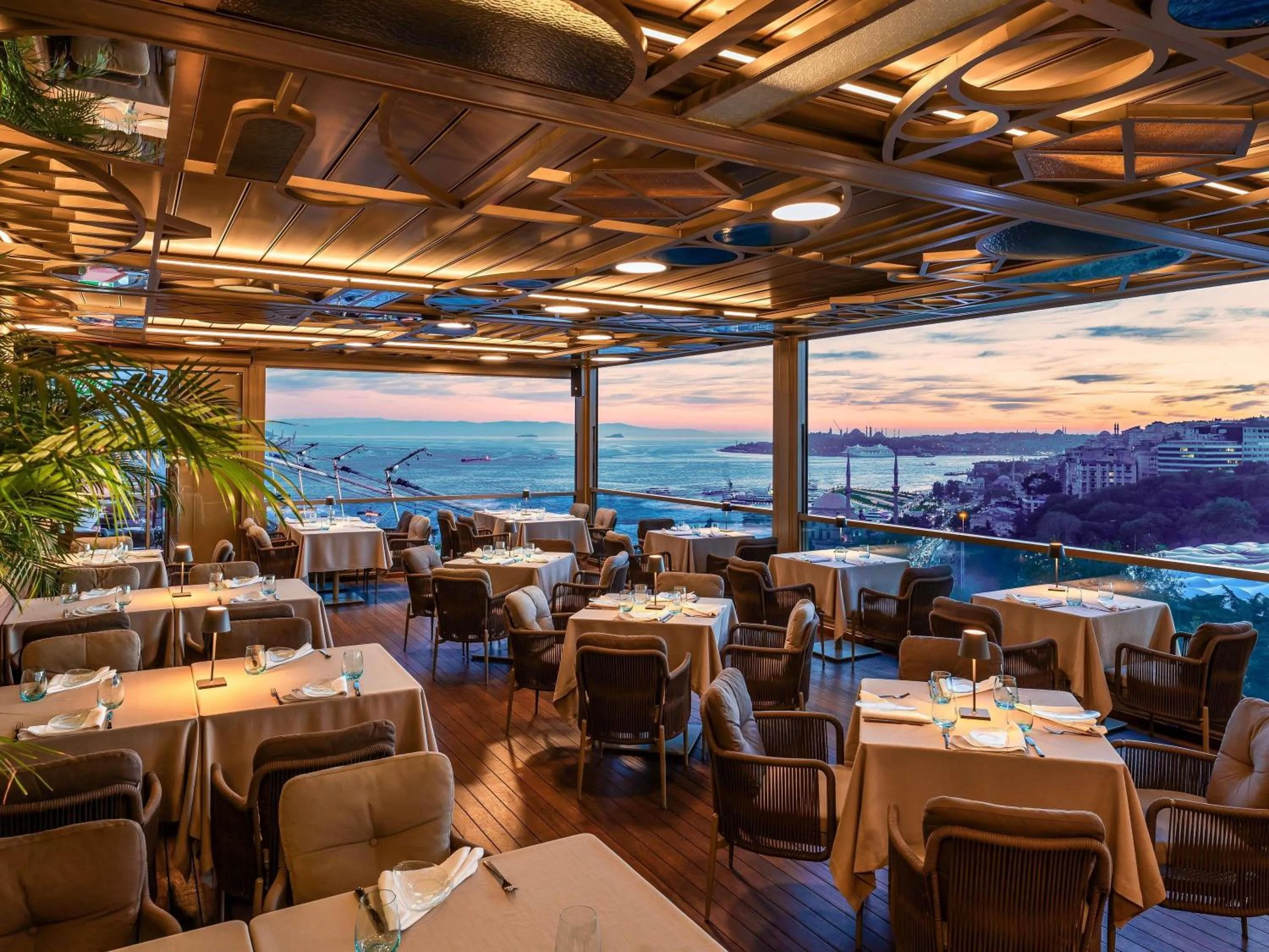 Restaurant/places to eat in Swissotel The Bosphorus Istanbul