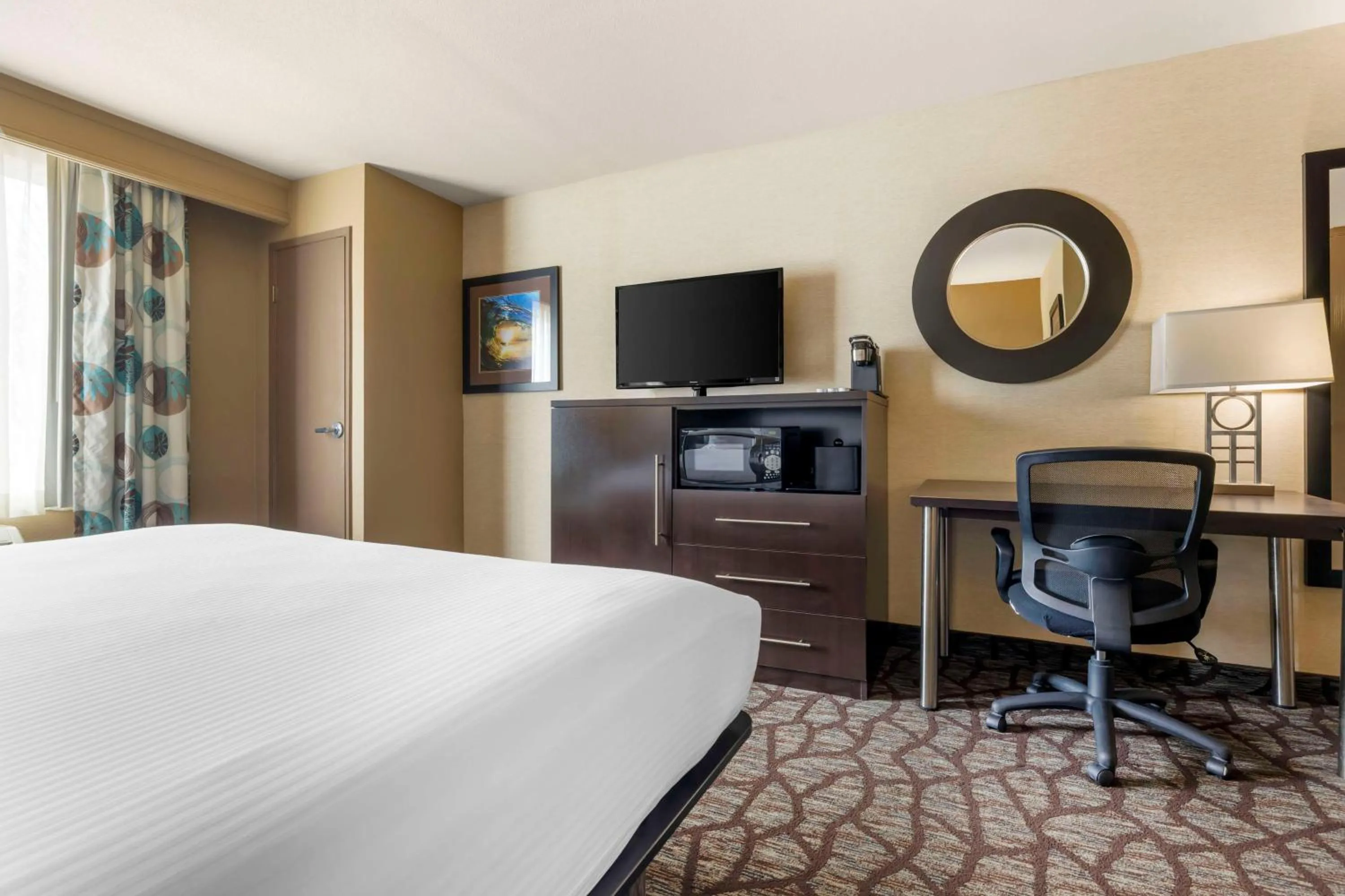 Bedroom, Bed in Best Western Plus Oceanside Palms