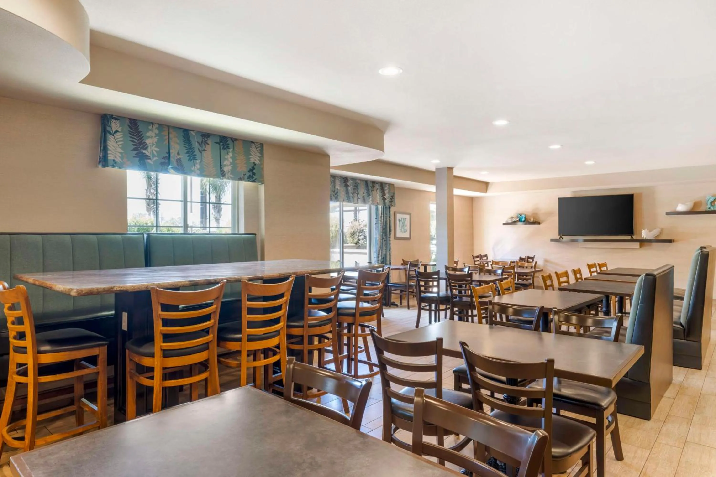 Breakfast in Best Western Plus Oceanside Palms