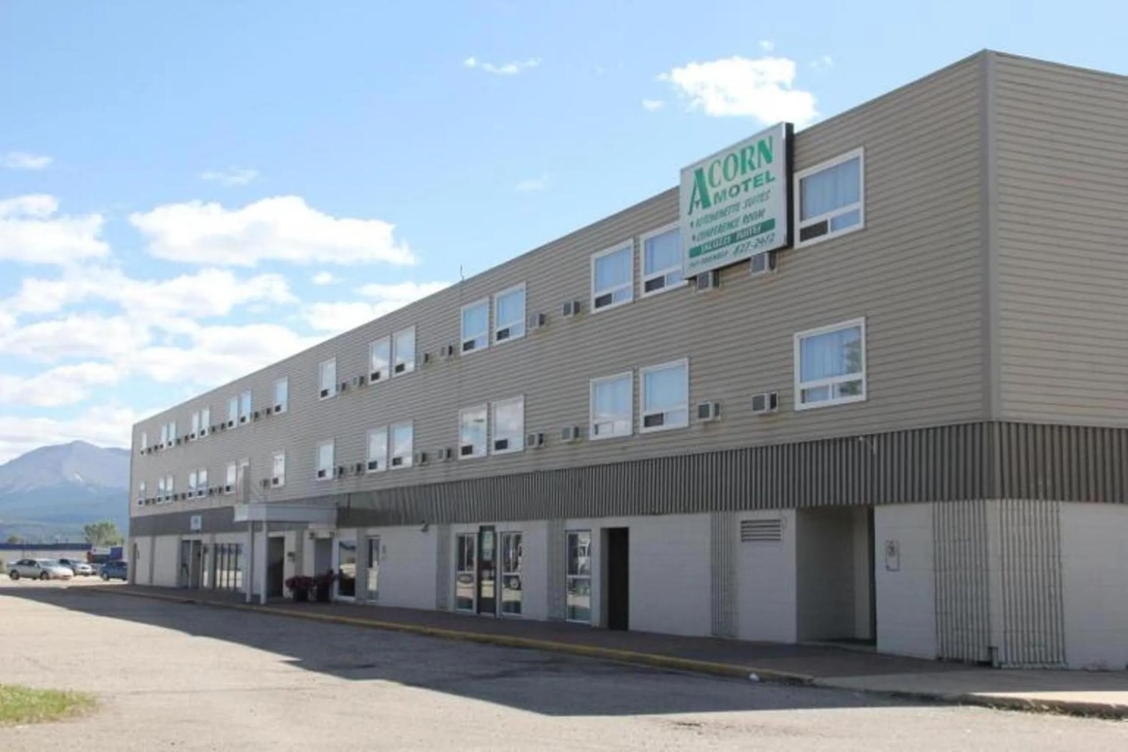 Facade/entrance in Acorn Motel