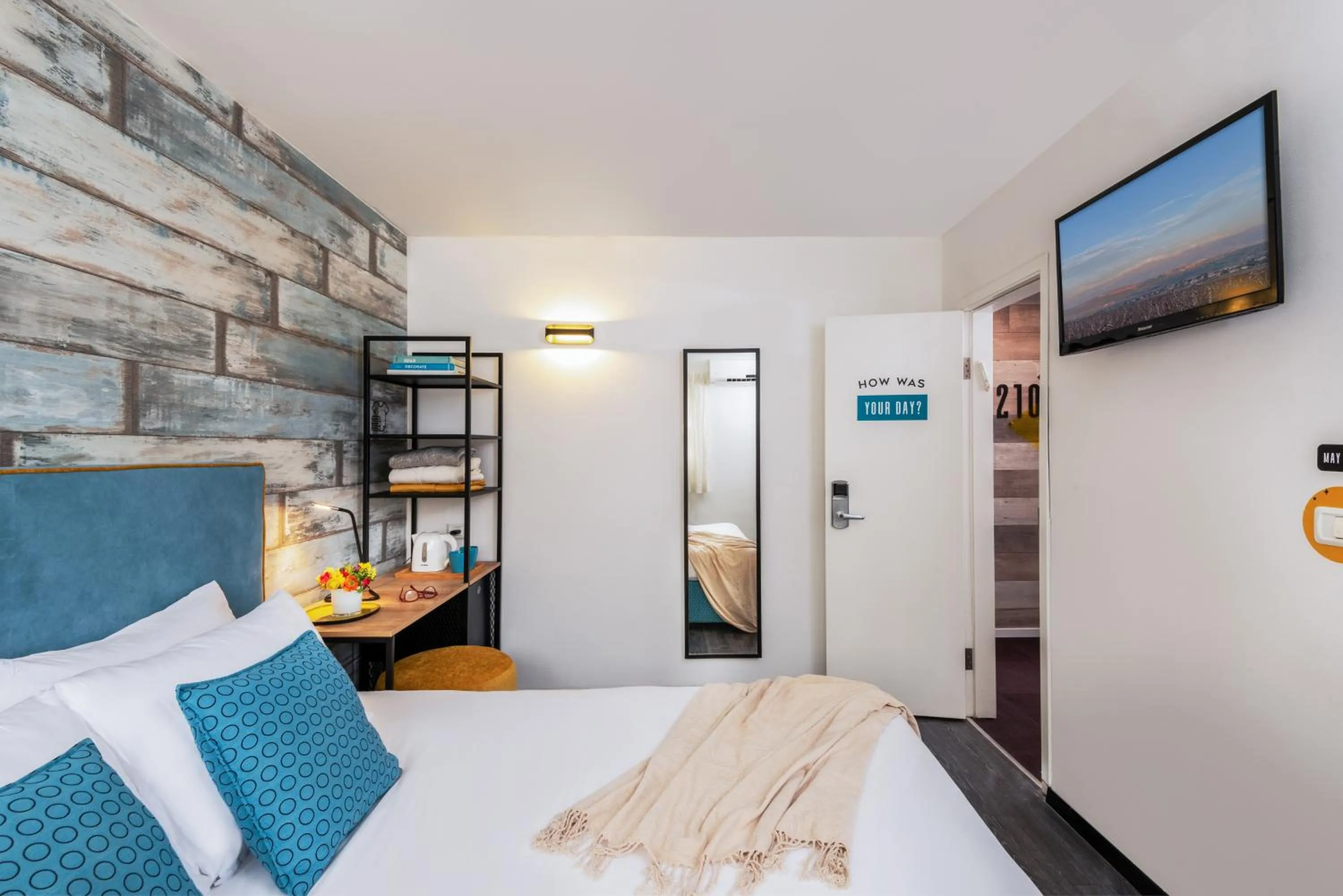 Photo of the whole room, Bed in Metulla Travel Hotel