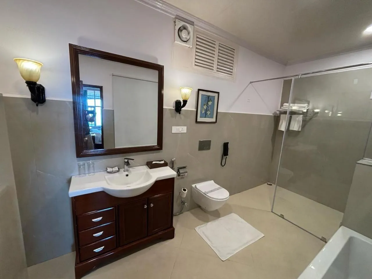 Shower in The Elgin Silver Oaks - Heritage Resort & Spa