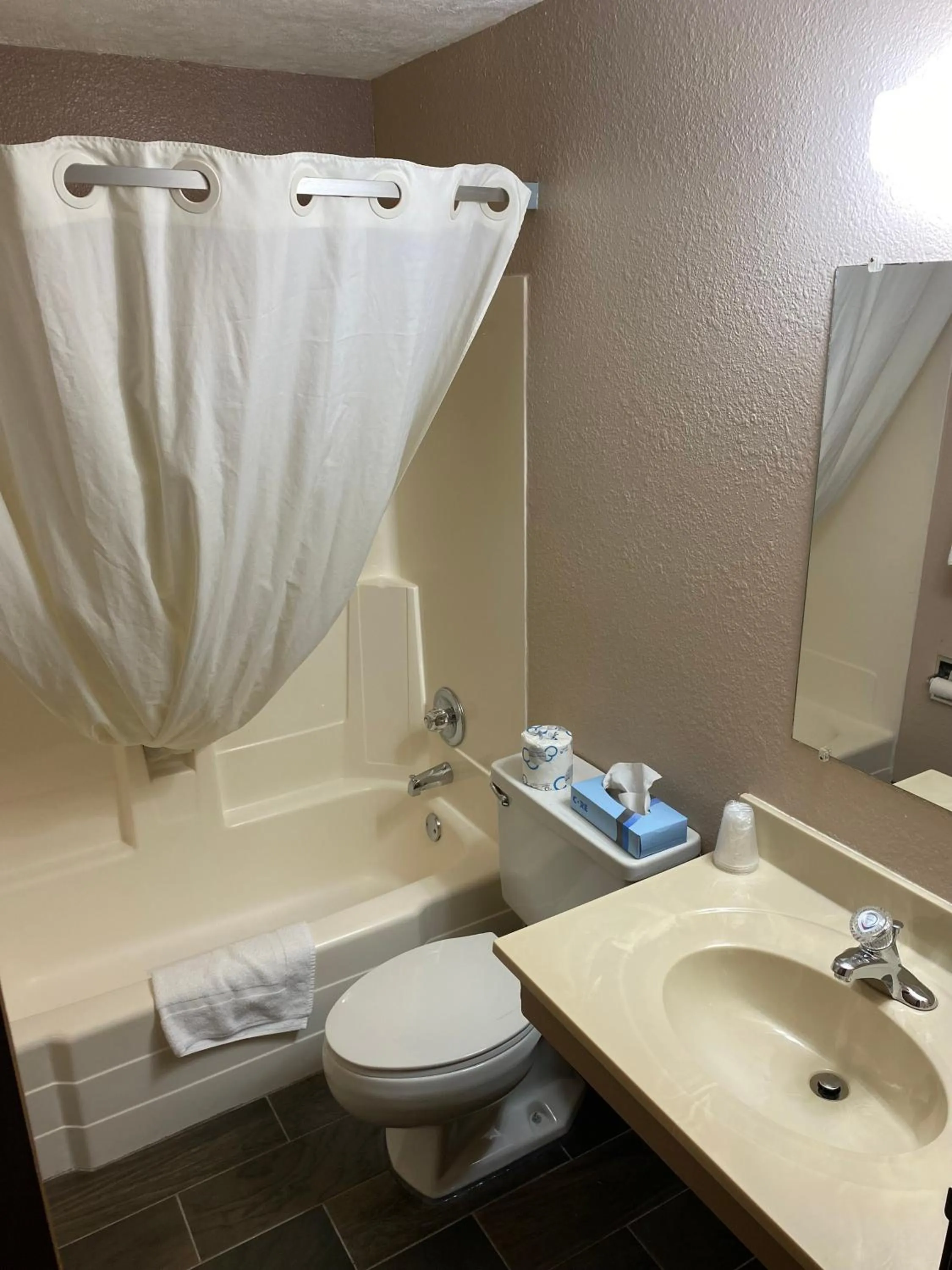 Bathroom in Glendive Lodge