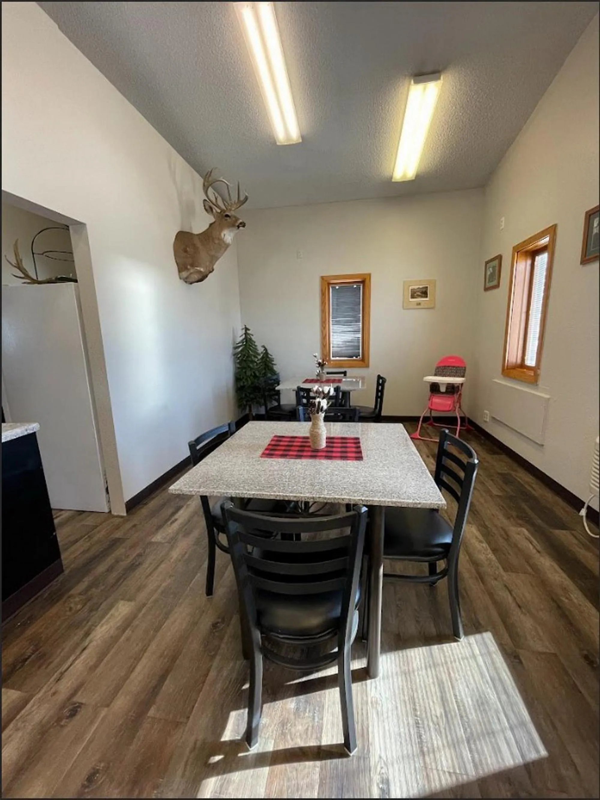 Dining area in Glendive Lodge