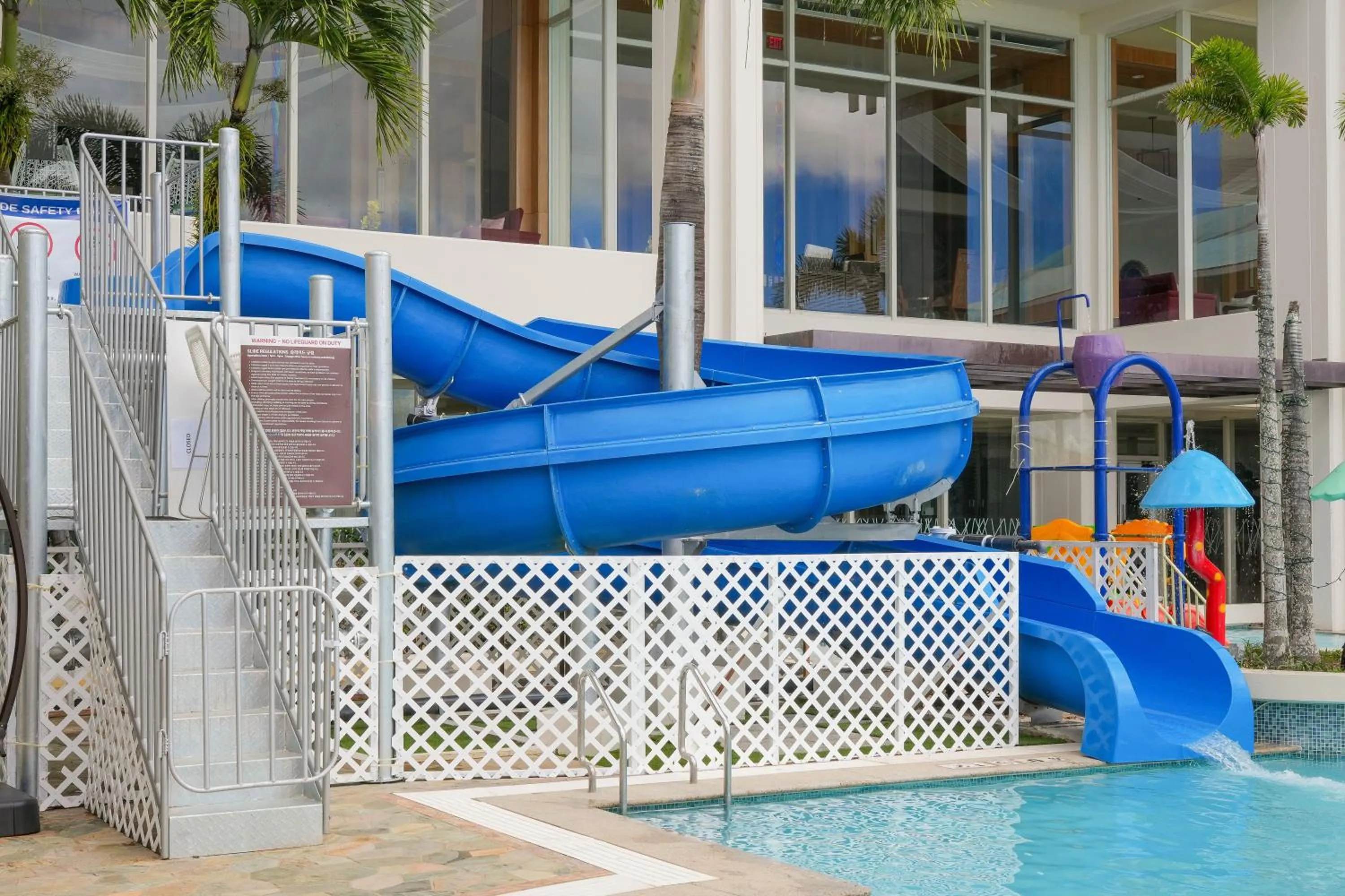 Swimming pool in Lotte Hotel Guam