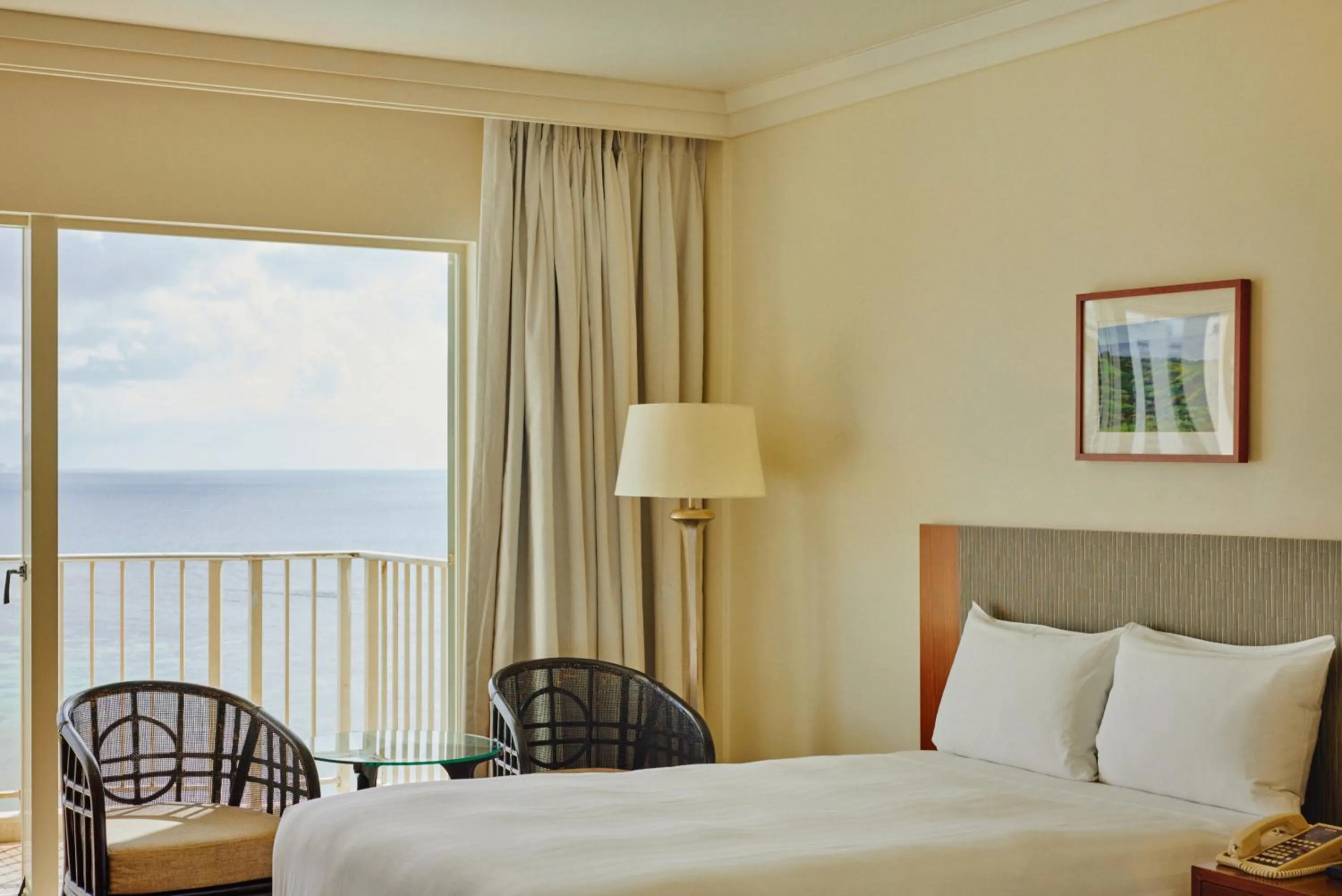 Bedroom, Bed in Lotte Hotel Guam