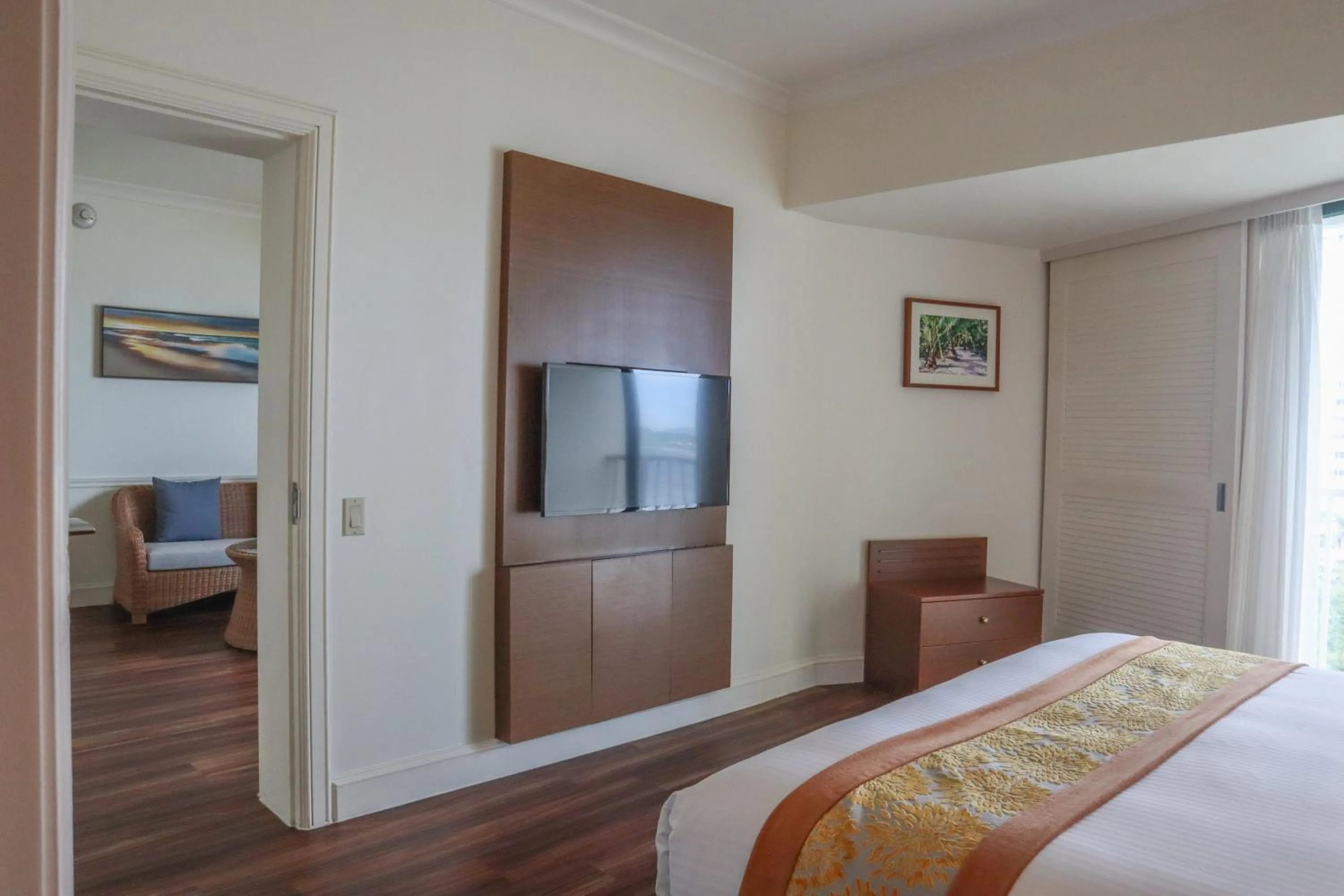 Bedroom, Bed in Lotte Hotel Guam