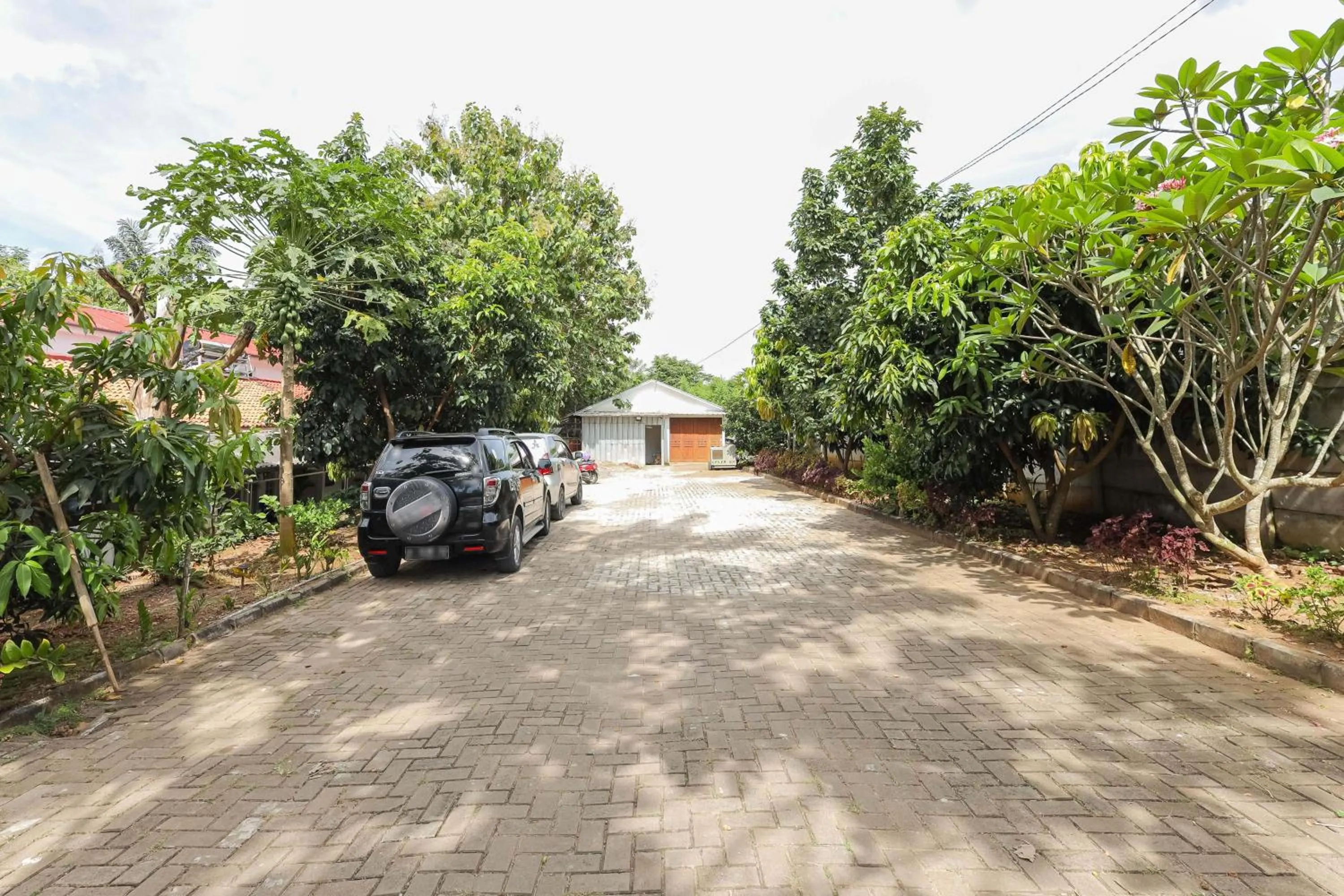 Parking in RedDoorz near RSUD Banten Serang