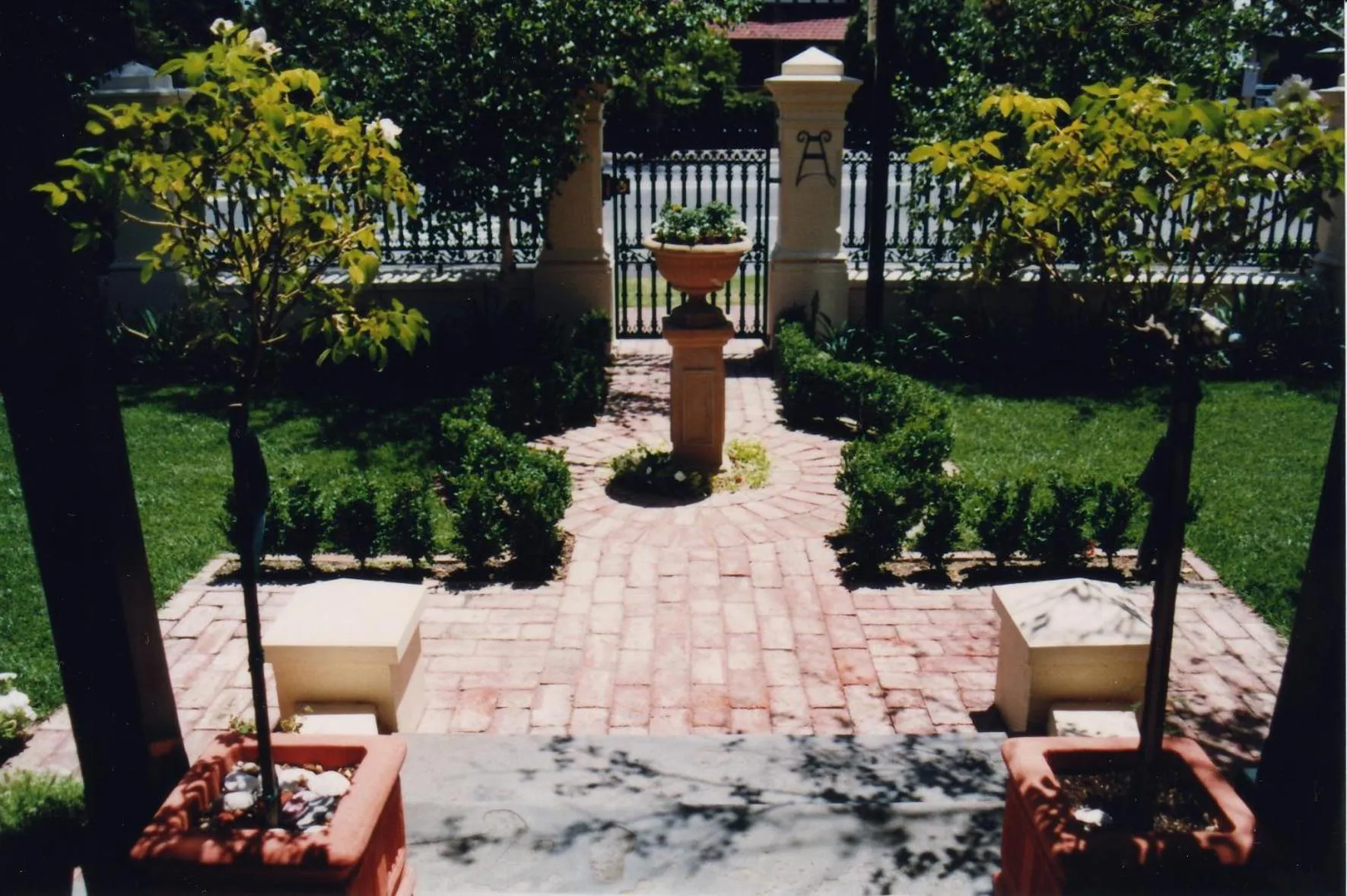 Facade/entrance in Water Bay Villa Bed & Breakfast