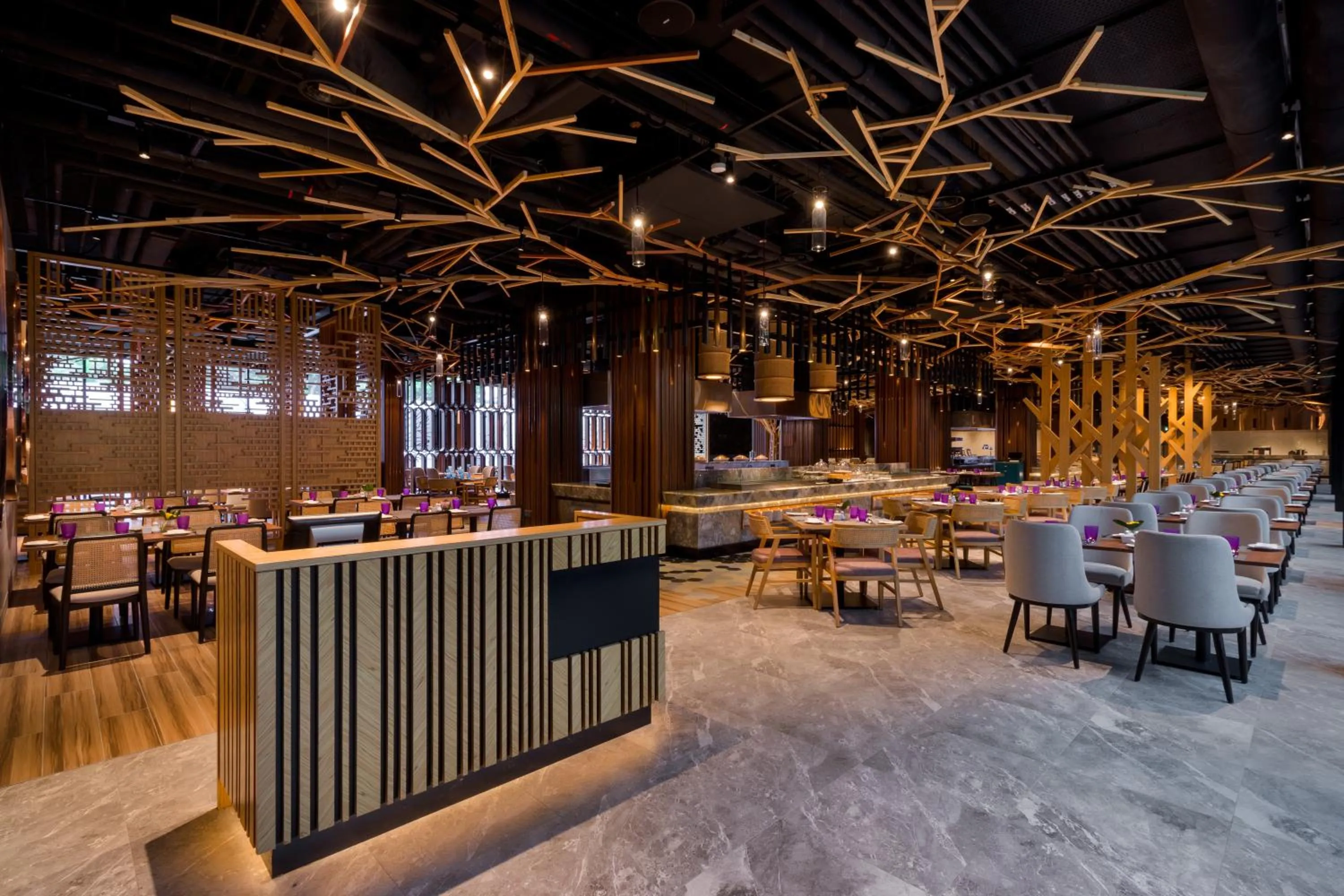 Restaurant/places to eat in M Resort & Hotel Kuala Lumpur