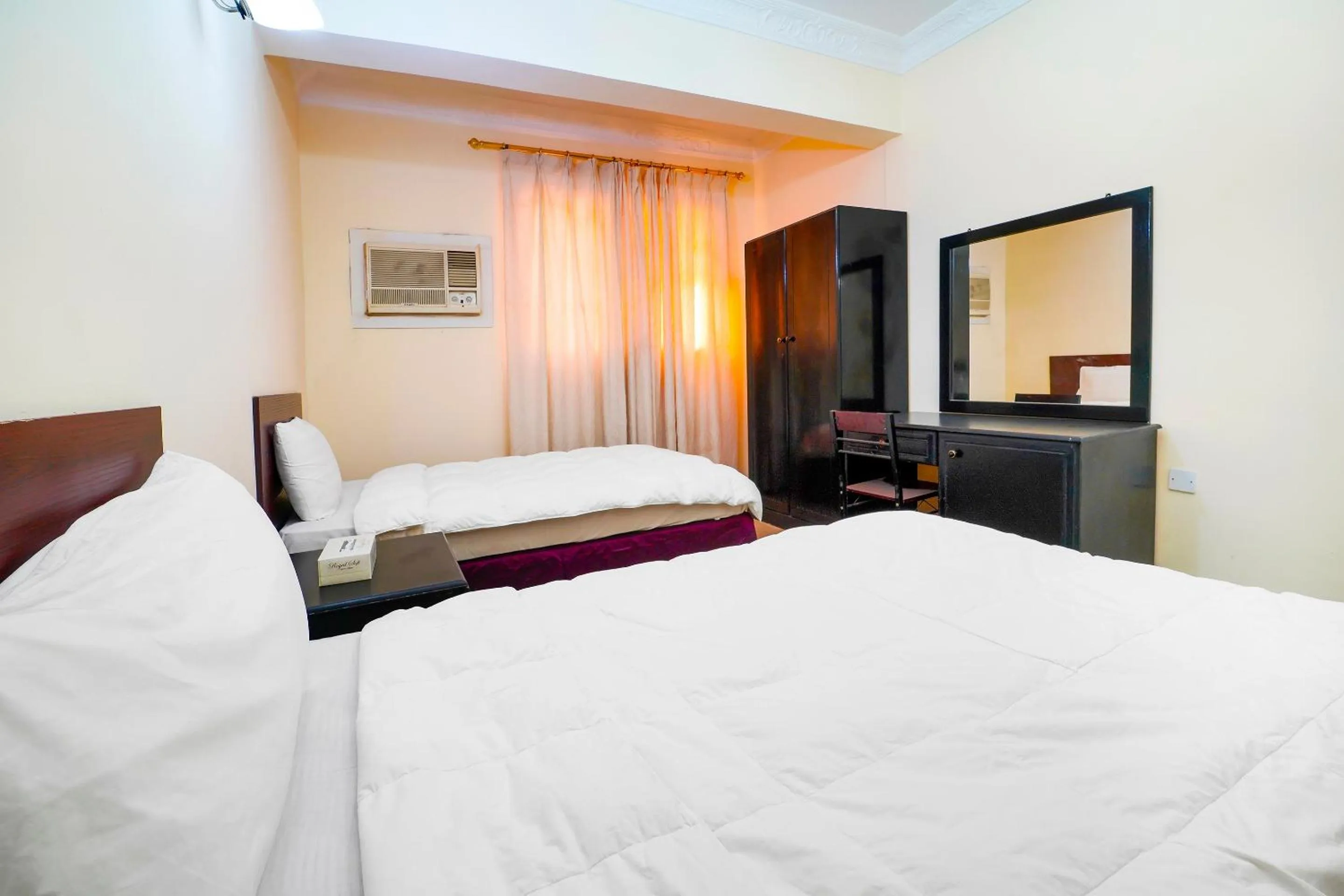 Bedroom, Bed in OYO 124 Al Salam Palace Hotel