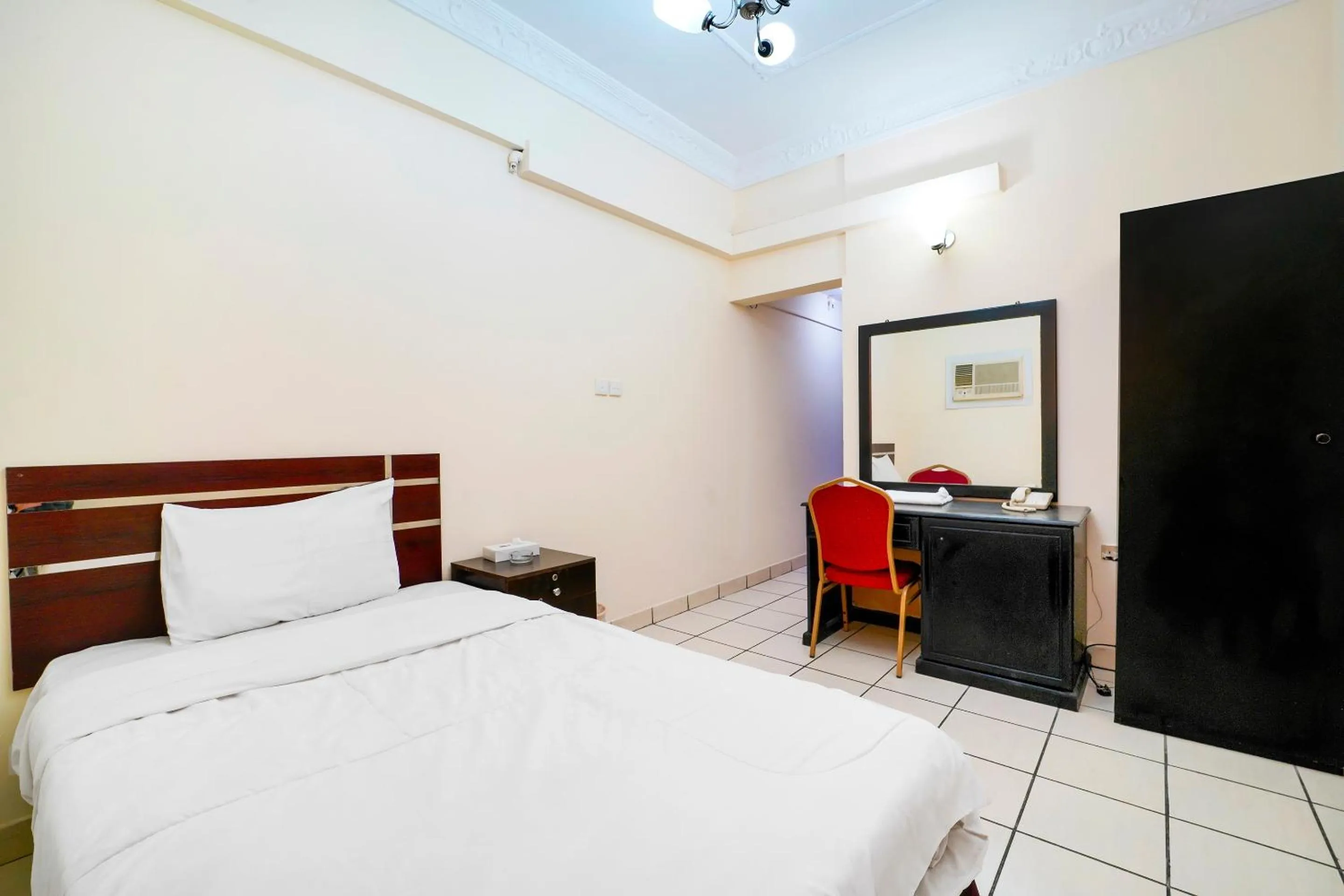 Bedroom, Bed in OYO 124 Al Salam Palace Hotel