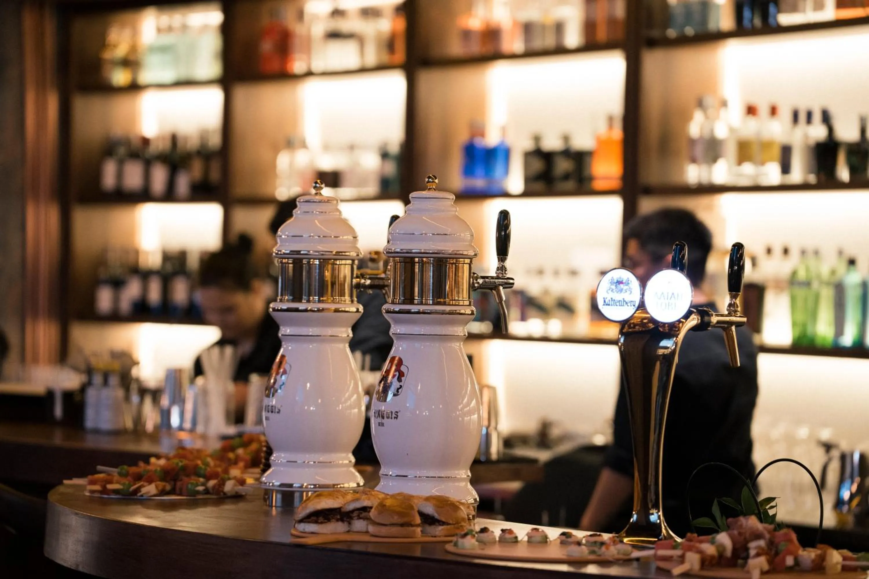 Lounge or bar in Chinggis Khaan Hotel