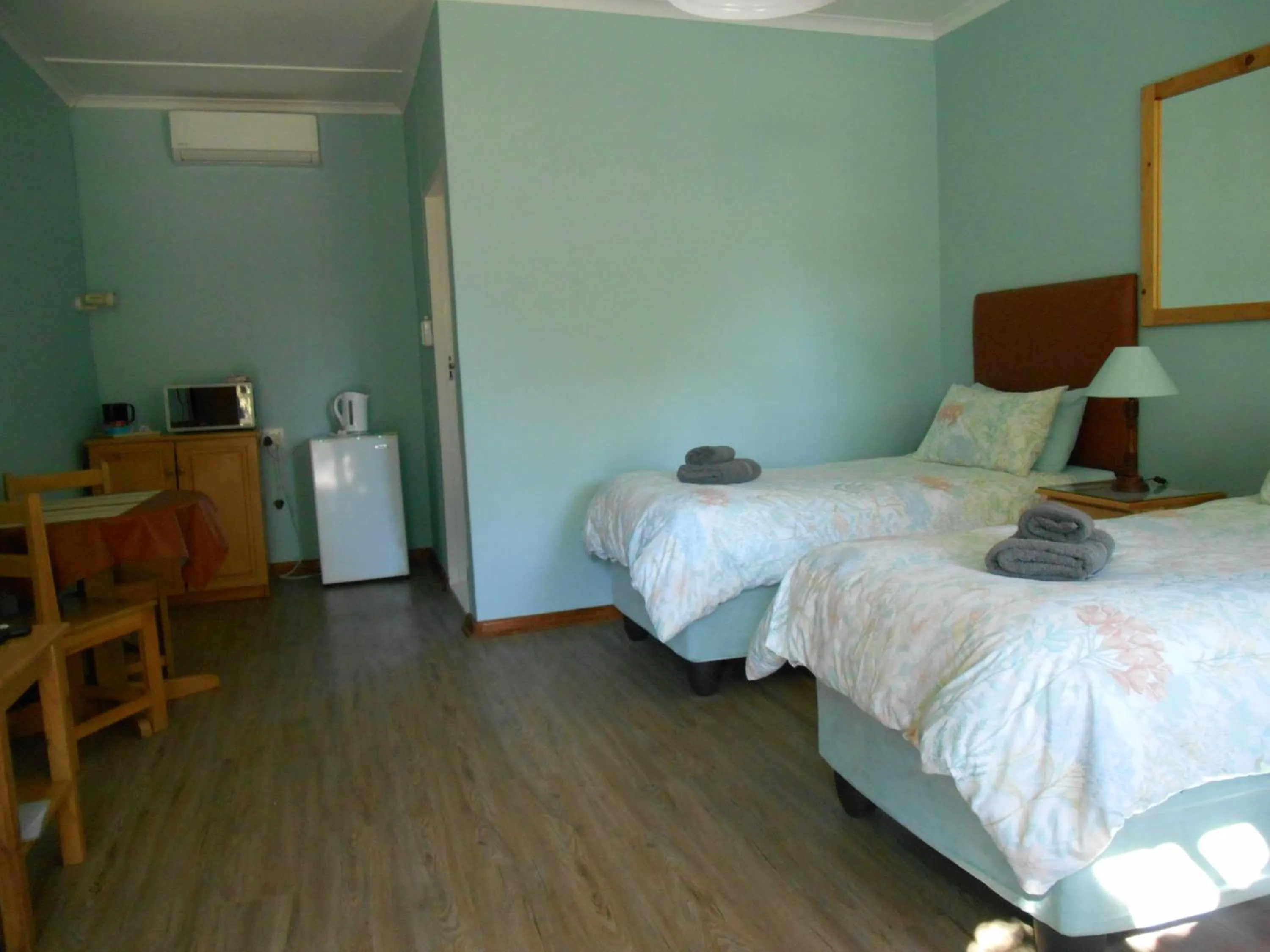 Photo of the whole room, Bed in Obesa Lodge