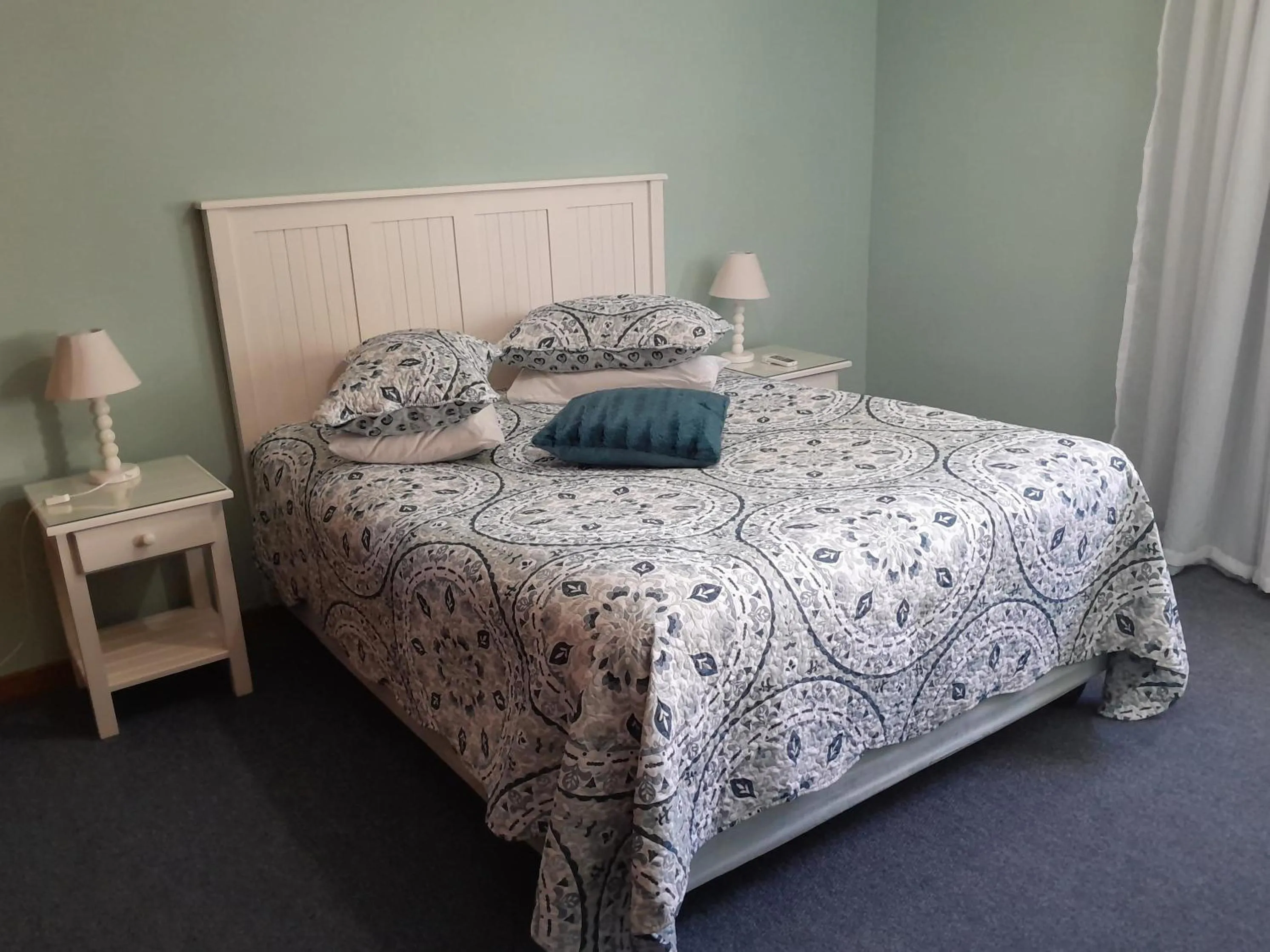 Property building, Bed in Obesa Lodge