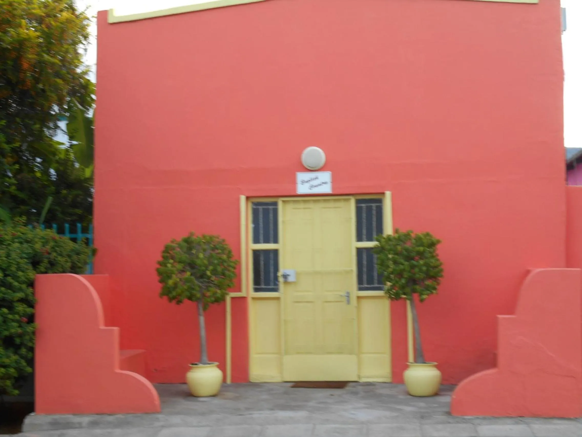 Facade/entrance in Obesa Lodge