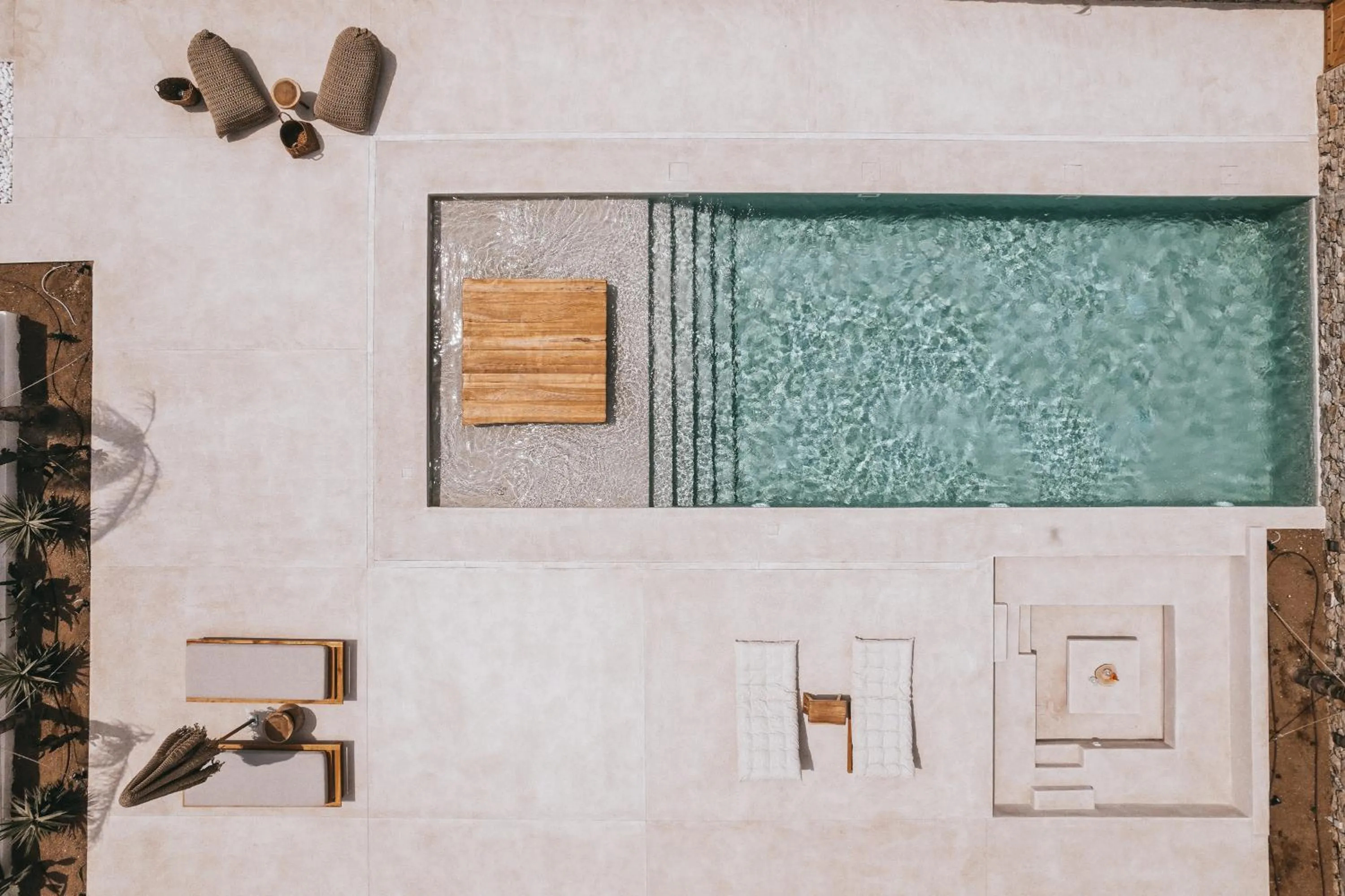 Swimming pool in Cocopalm Villas Naxos