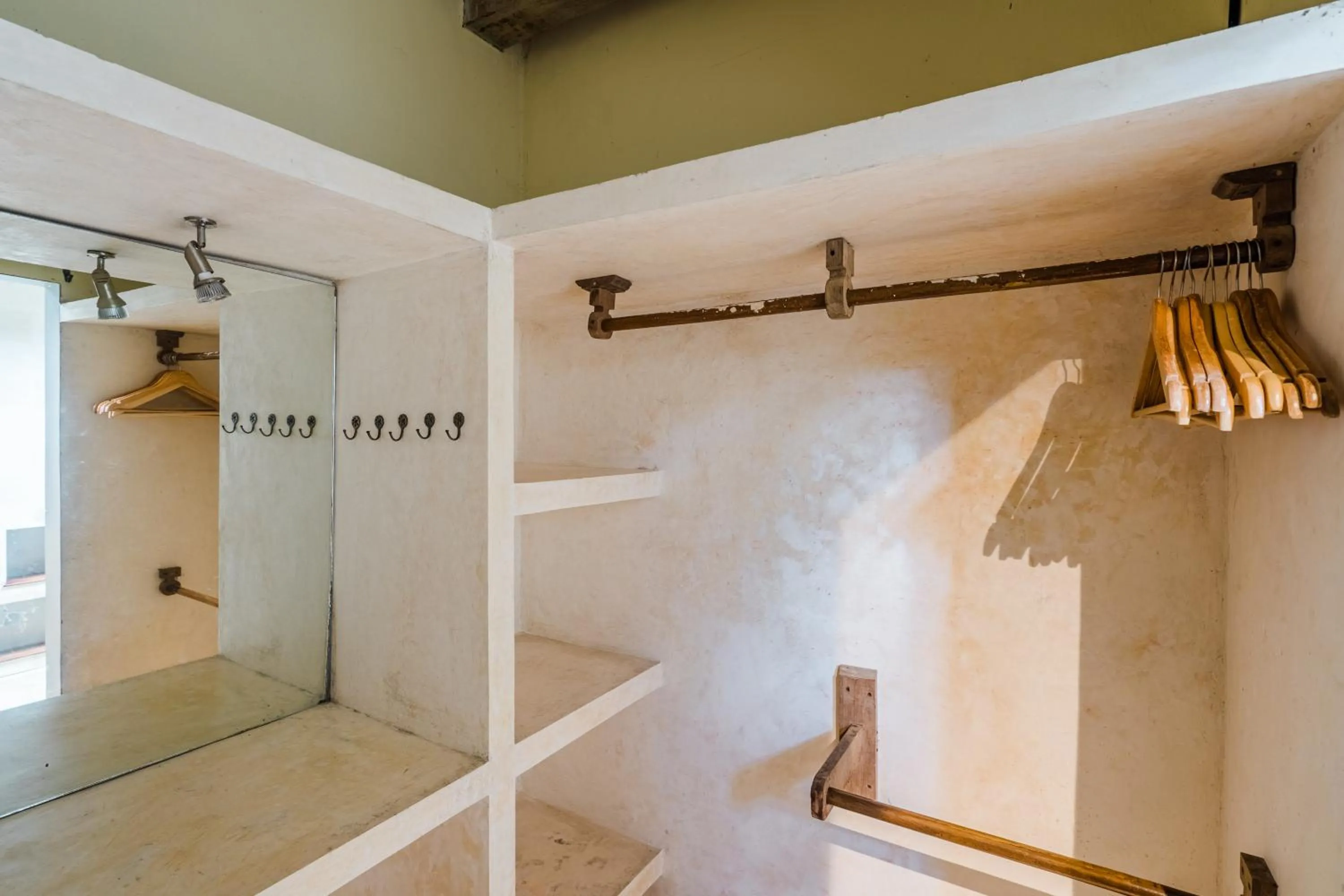 wardrobe in Aalaya Villa by Betterplace