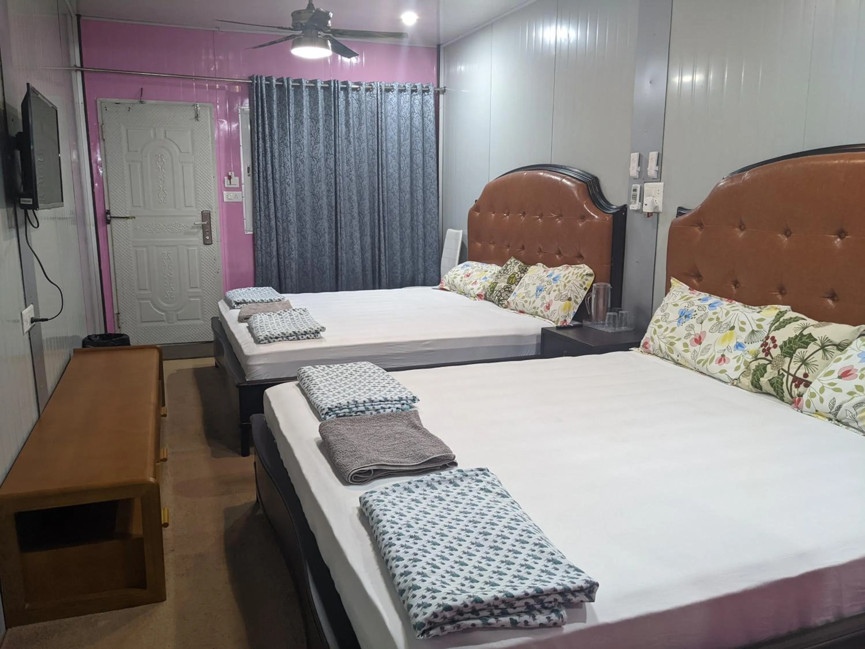 Bed in HOTEL THE CUBE STAY