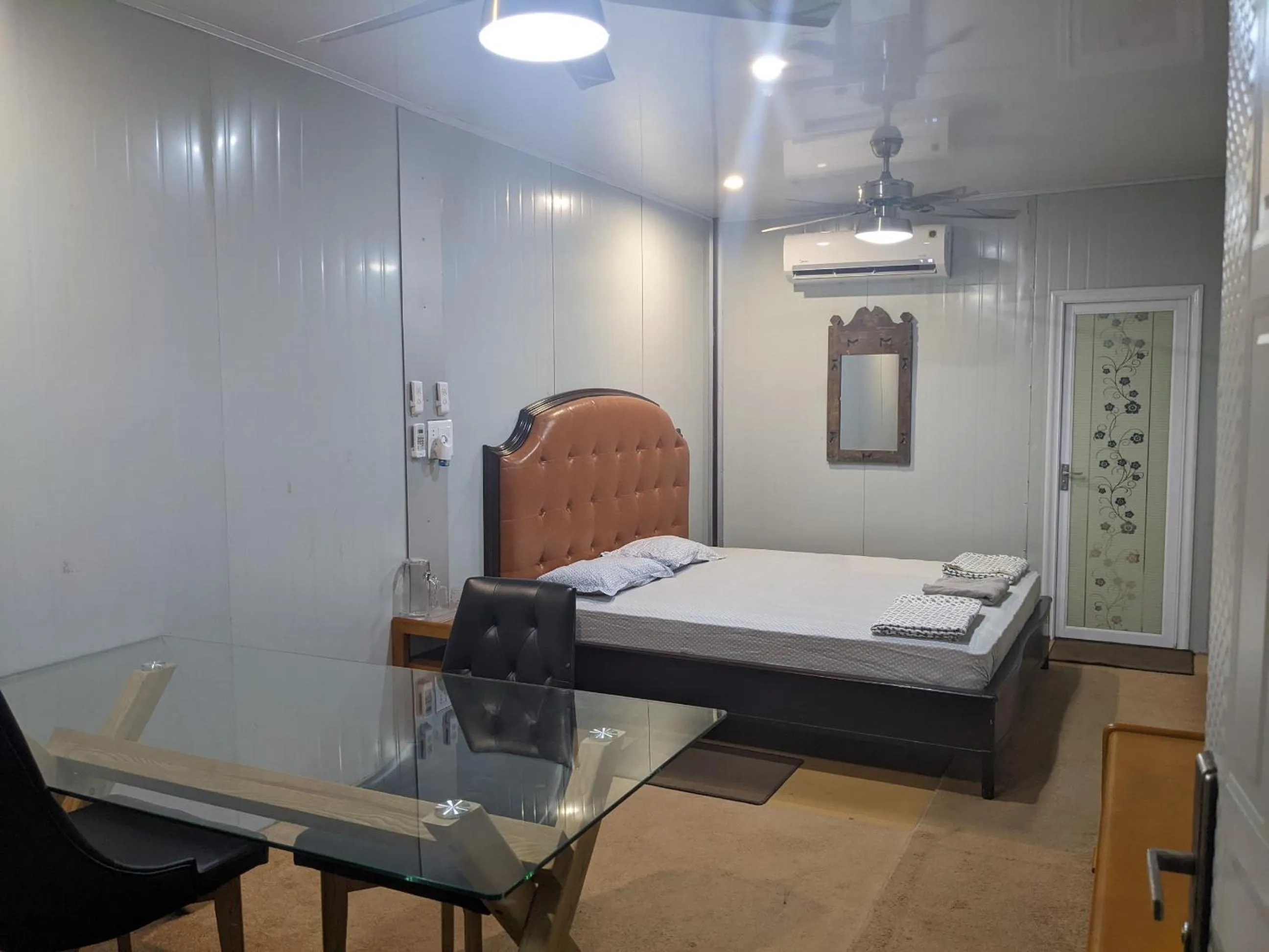 Bed in HOTEL THE CUBE STAY