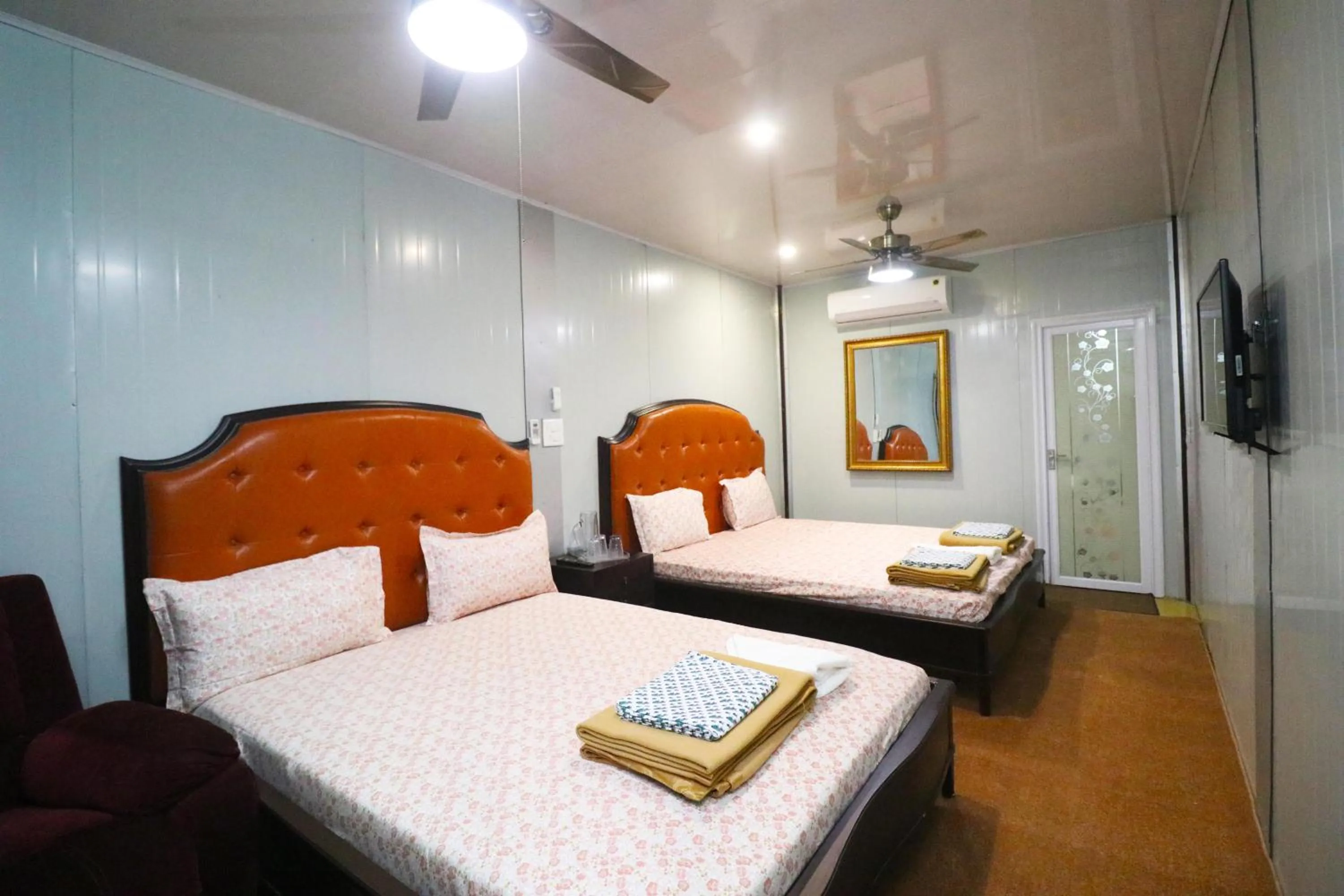 Bed in HOTEL THE CUBE STAY