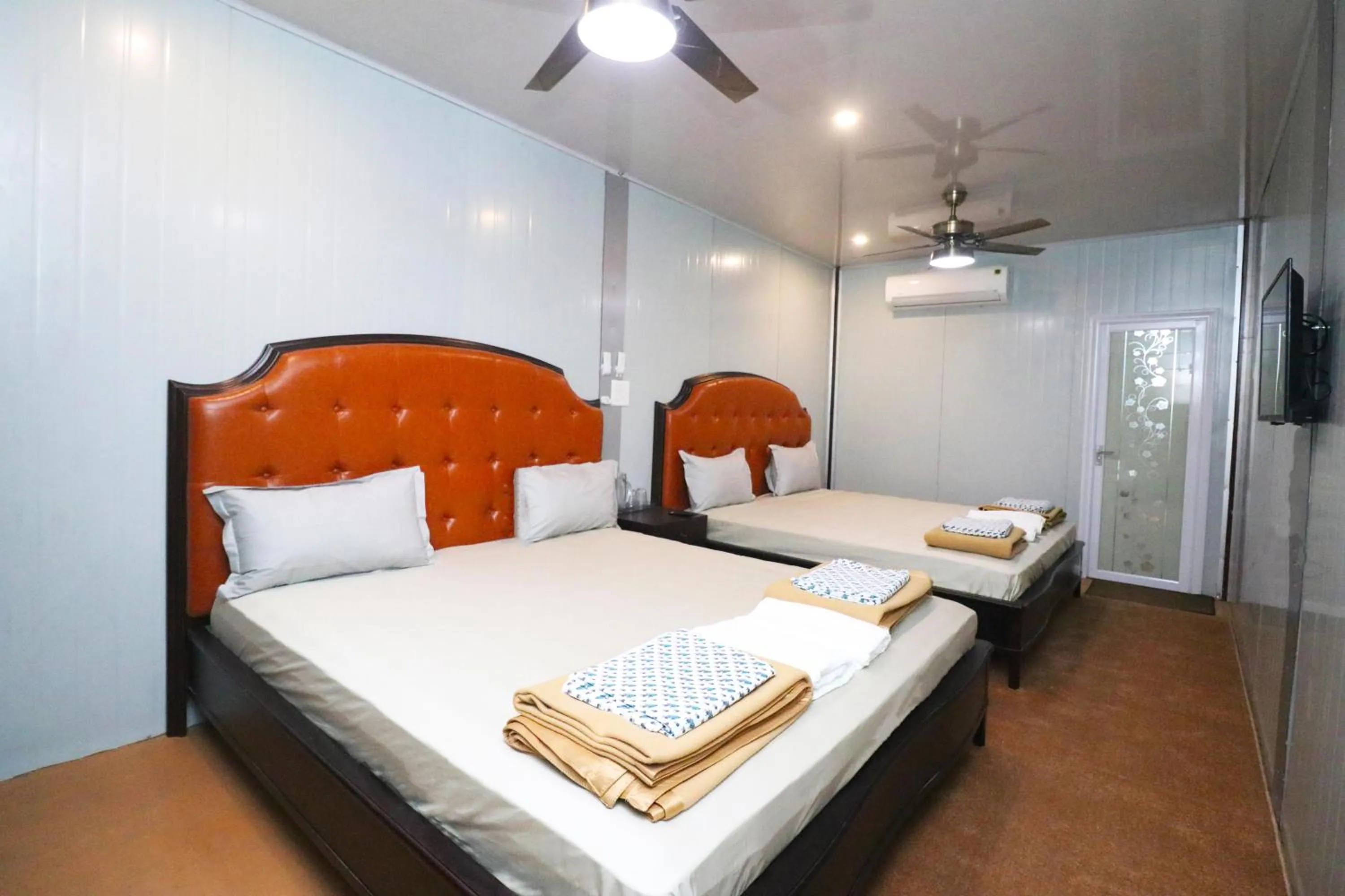 Bed in HOTEL THE CUBE STAY